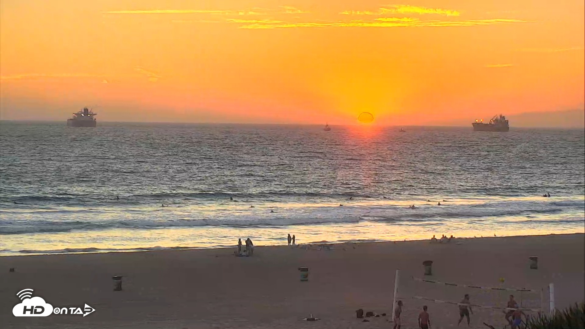 Snapshot of El Porto Beach Roving Live Cam taken Aug 19, 2026, 7:35pm PDT