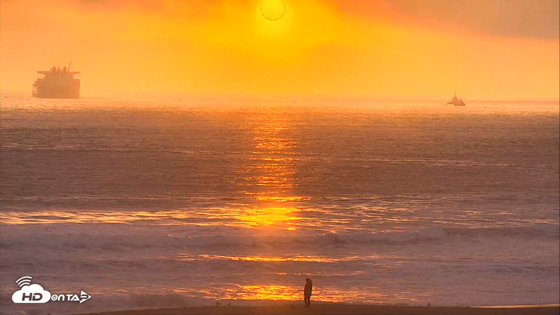 Snapshot of El Porto Beach Roving Live Cam taken Apr 12, 2025, 7:15pm PDT