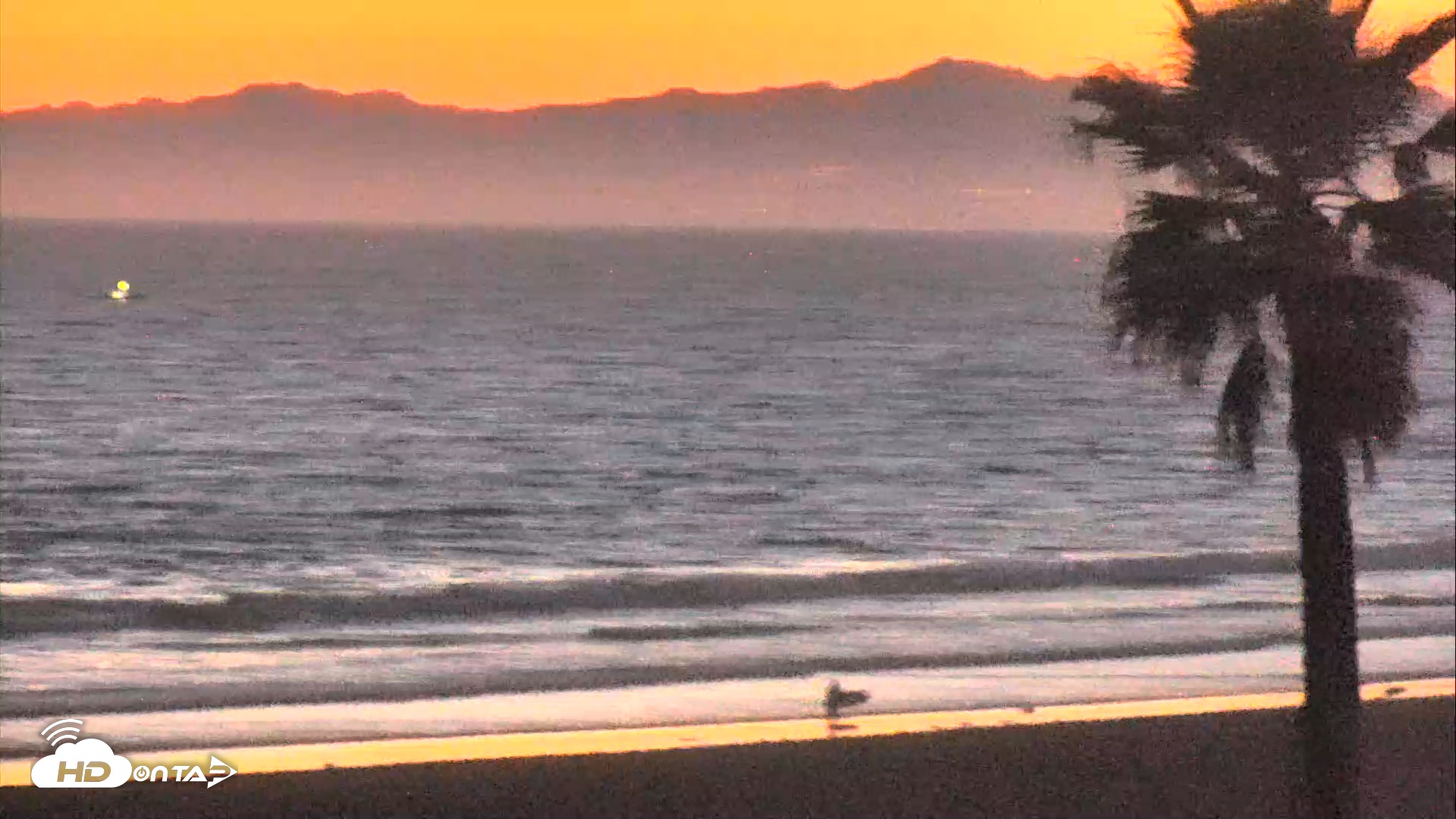 Snapshot of El Porto Beach Roving Live Cam taken Oct 20, 2025, 6:46pm PDT