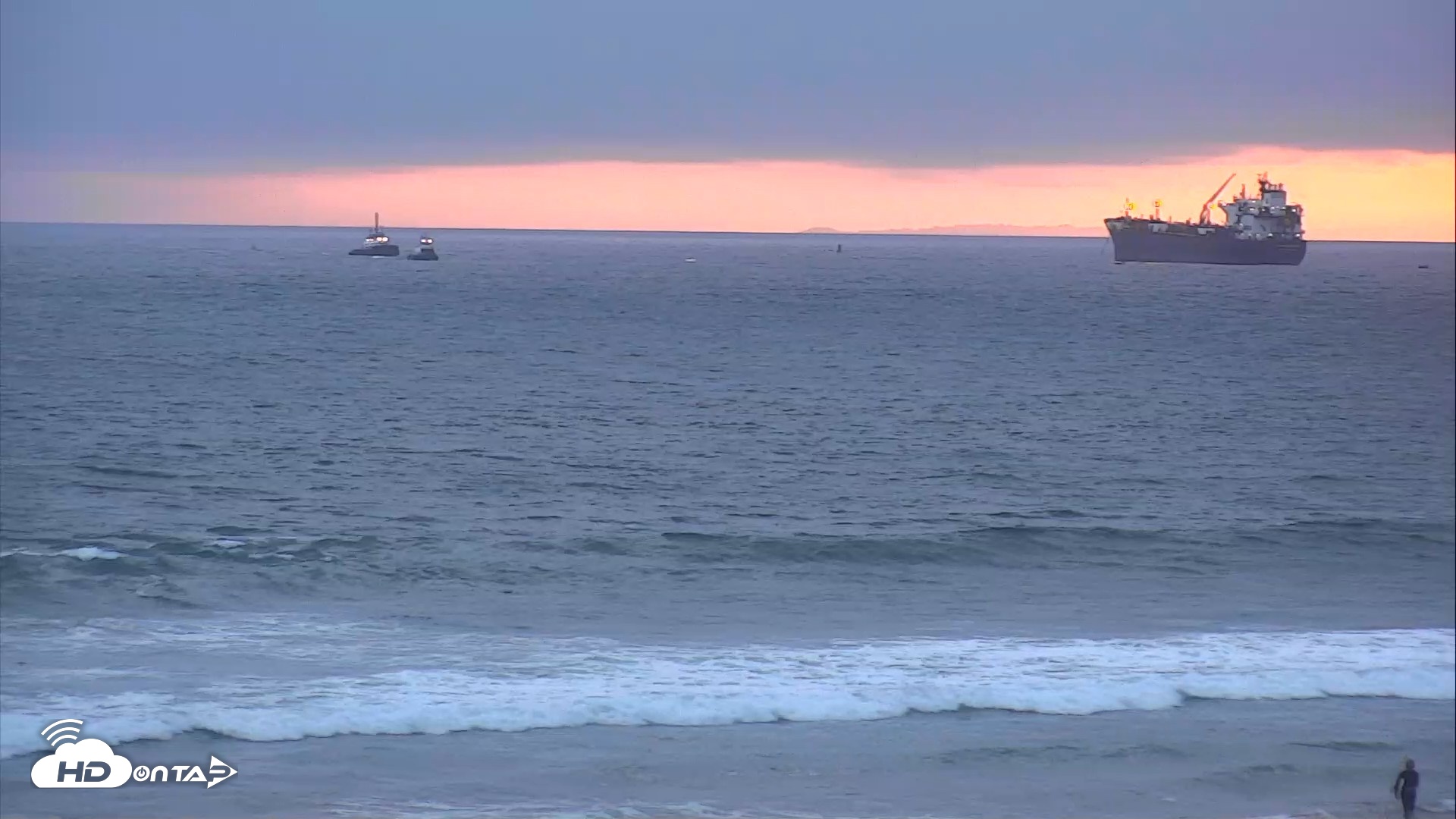 Snapshot of El Porto Beach Roving Live Cam taken Jun 17, 2026, 7:52pm PDT