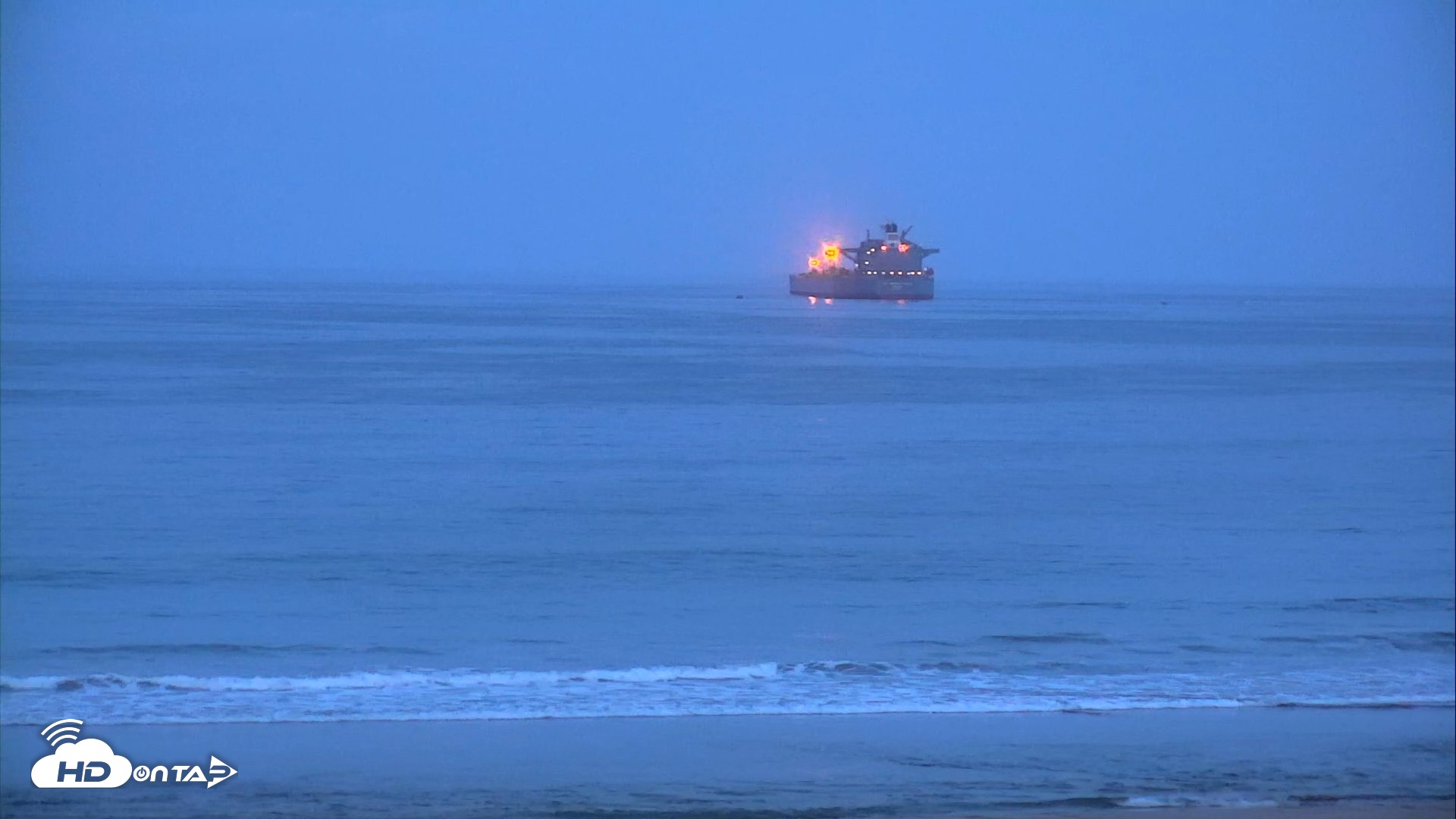 Snapshot of El Porto Beach Roving Live Cam taken Aug 11, 2026, 6:05am PDT