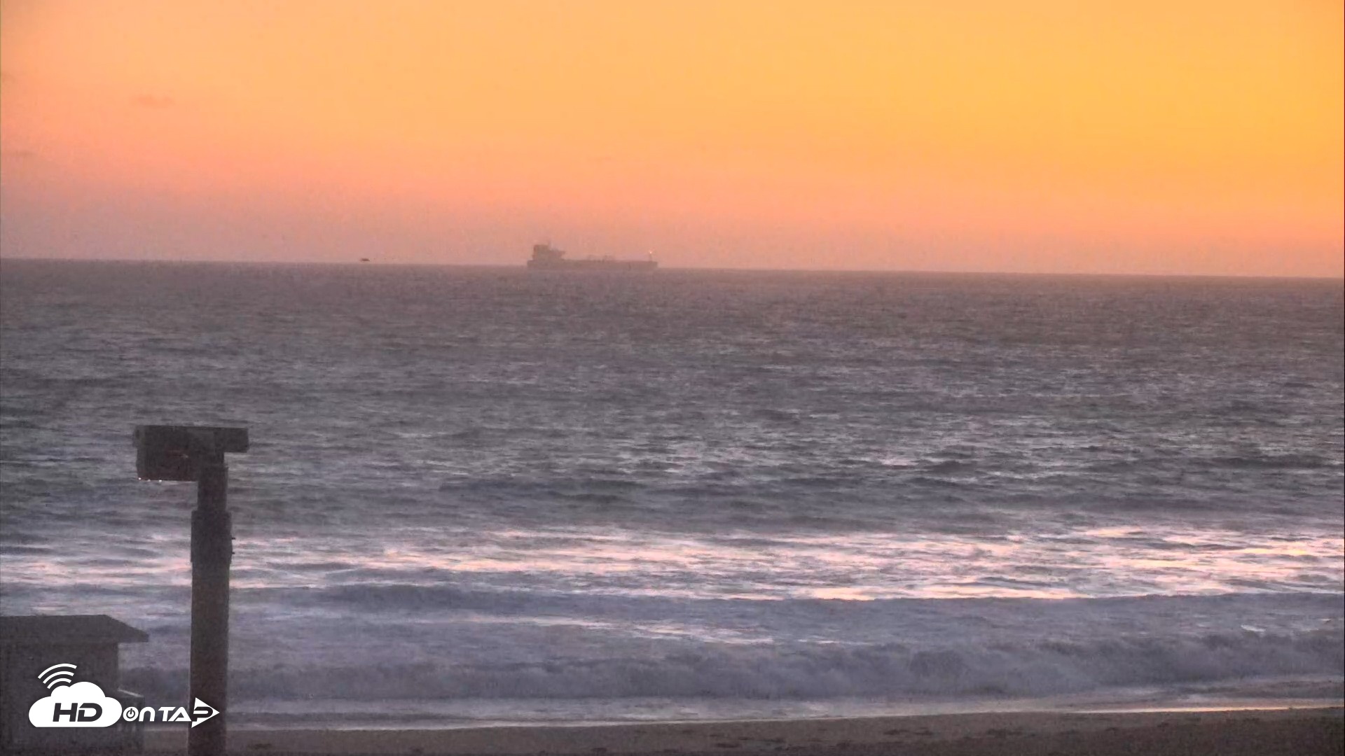 Snapshot of El Porto Beach Roving Live Cam taken Jun 15, 2026, 8:35pm PDT