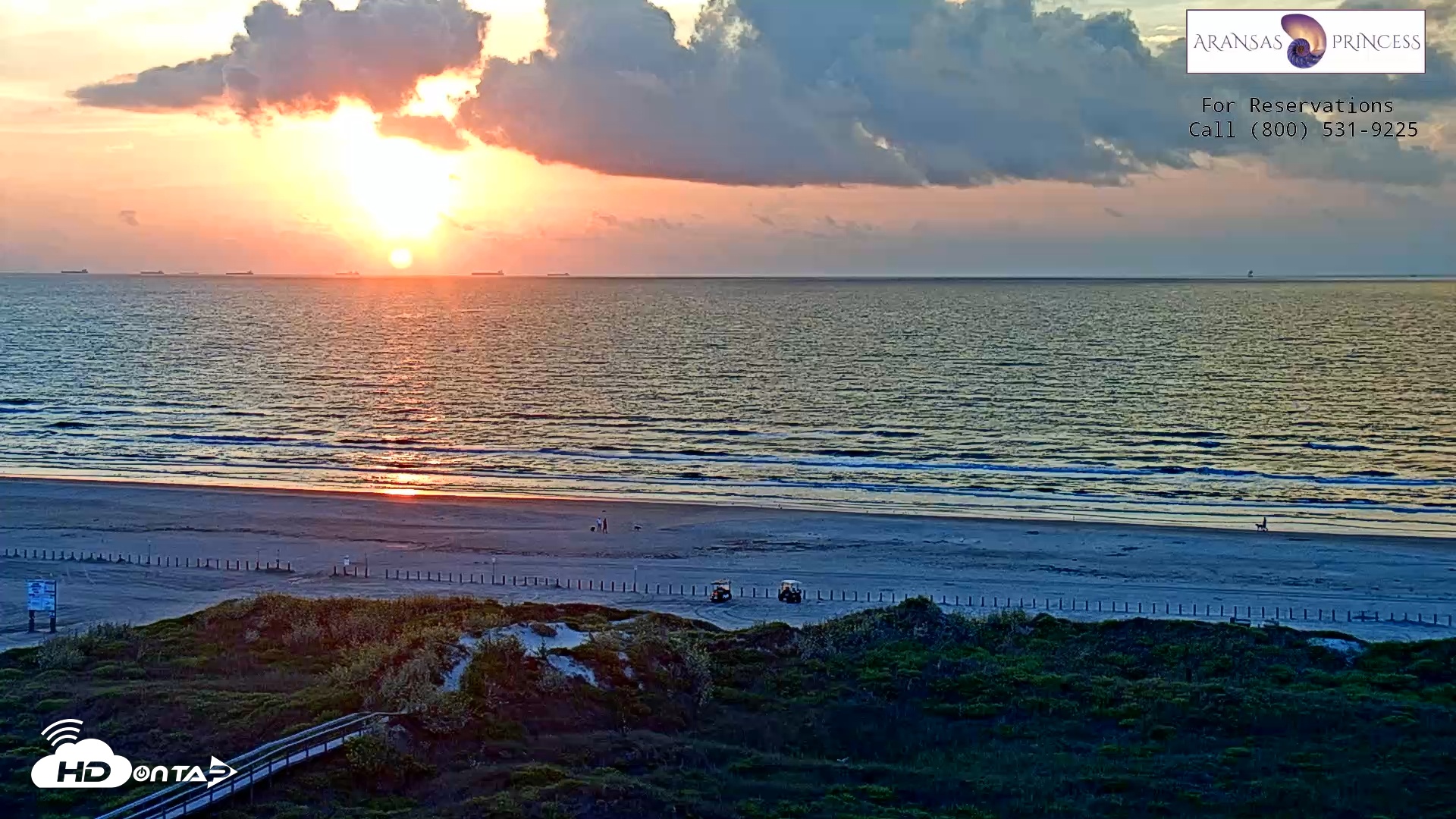 Snapshot of Aransas Princess - Port Aransas Beach Live Webcam taken Oct 7, 2025, 7:34am CDT