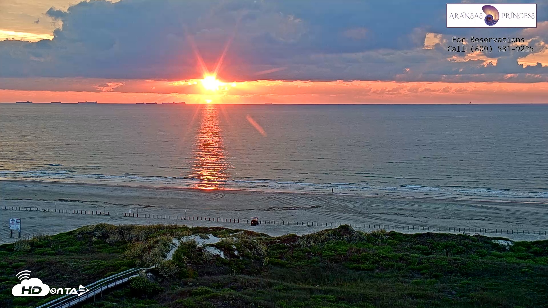 Snapshot of Aransas Princess - Port Aransas Beach Live Webcam taken Oct 16, 2025, 7:38am CDT