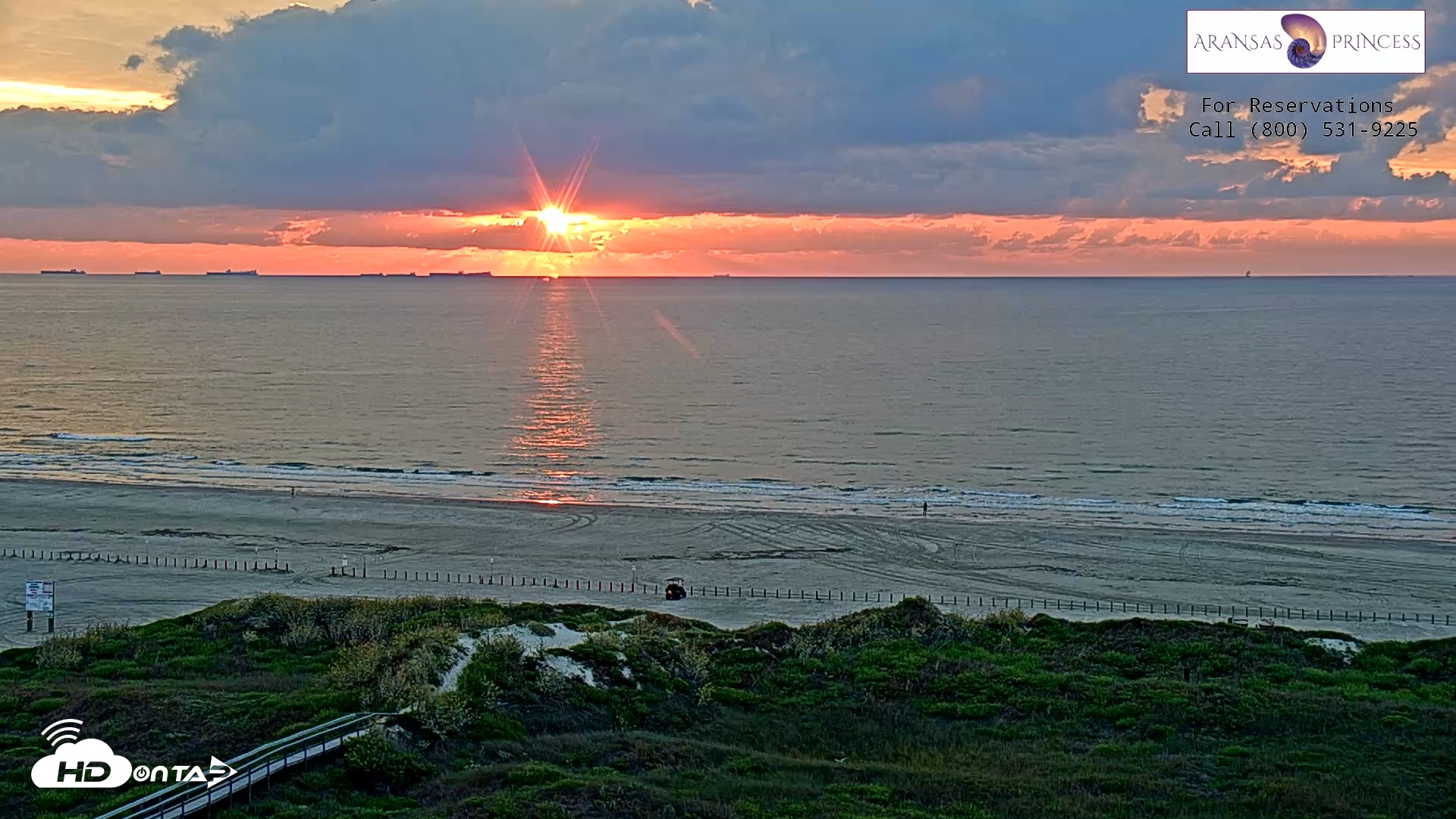 Snapshot of Aransas Princess - Port Aransas Beach Live Webcam taken Oct 16, 2025, 7:37am CDT