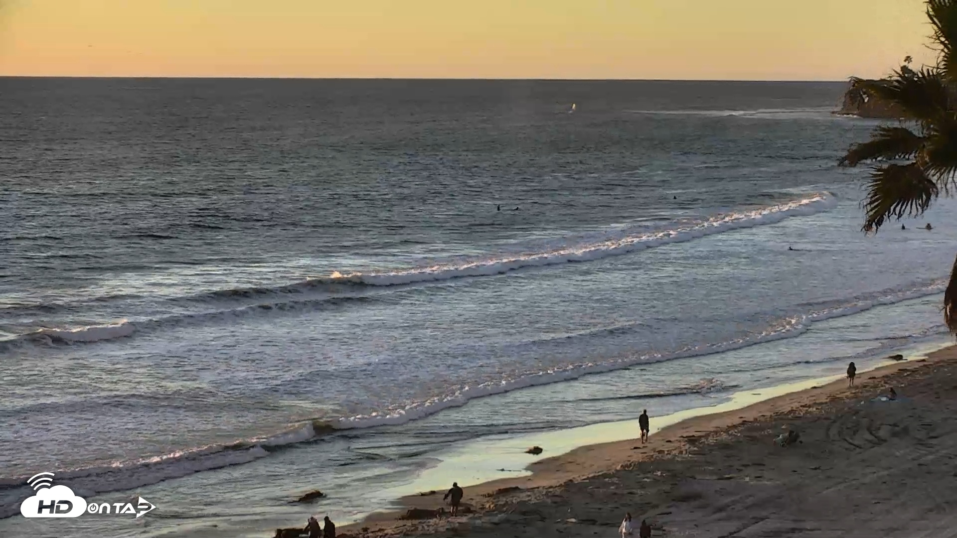 Snapshot of Pacific Beach Live Surf Webcam taken Oct 15, 2025, 6:07pm PDT