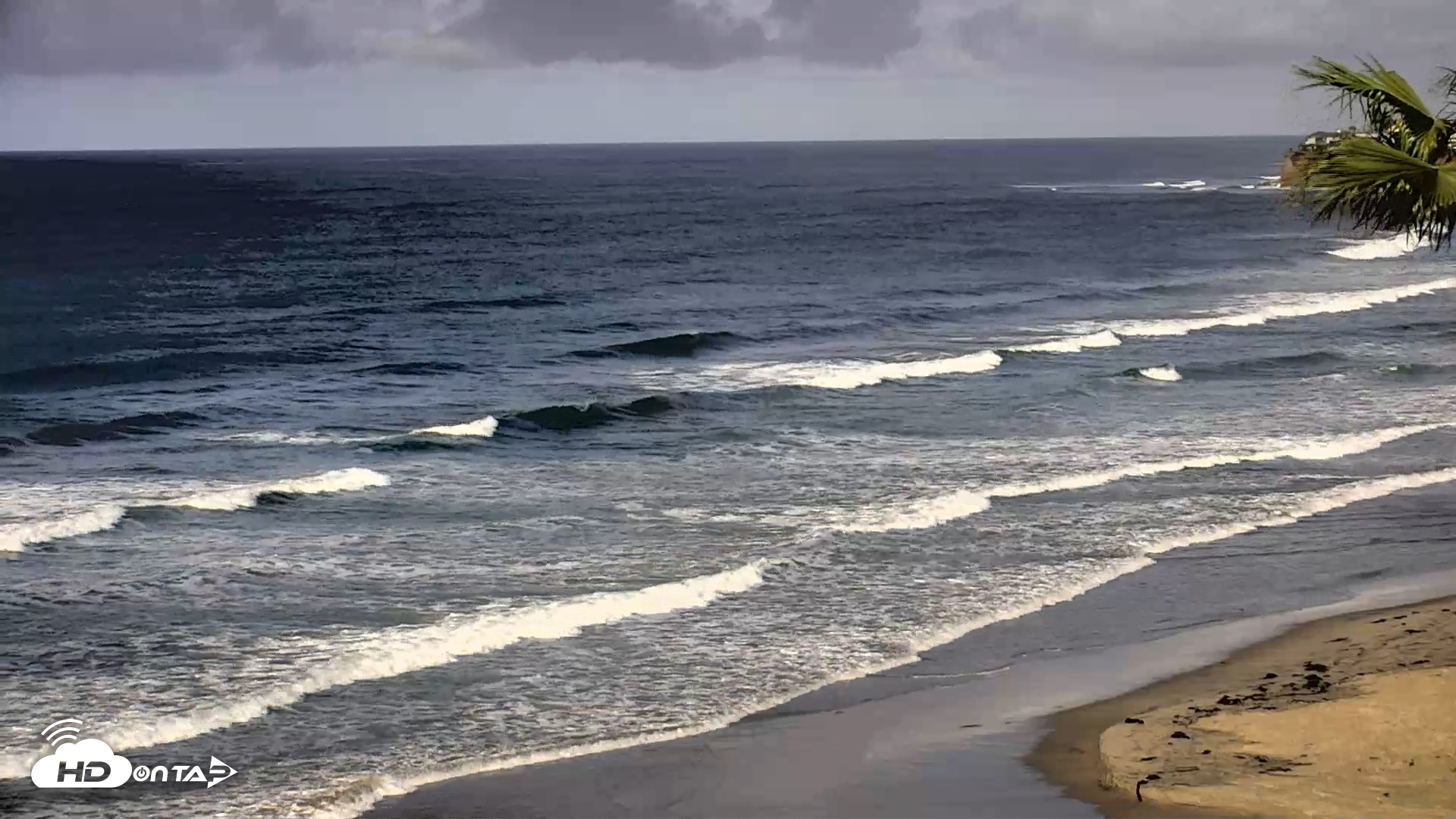 Snapshot of Pacific Beach Live Surf Webcam taken Nov 21, 2025, 9:40am PST