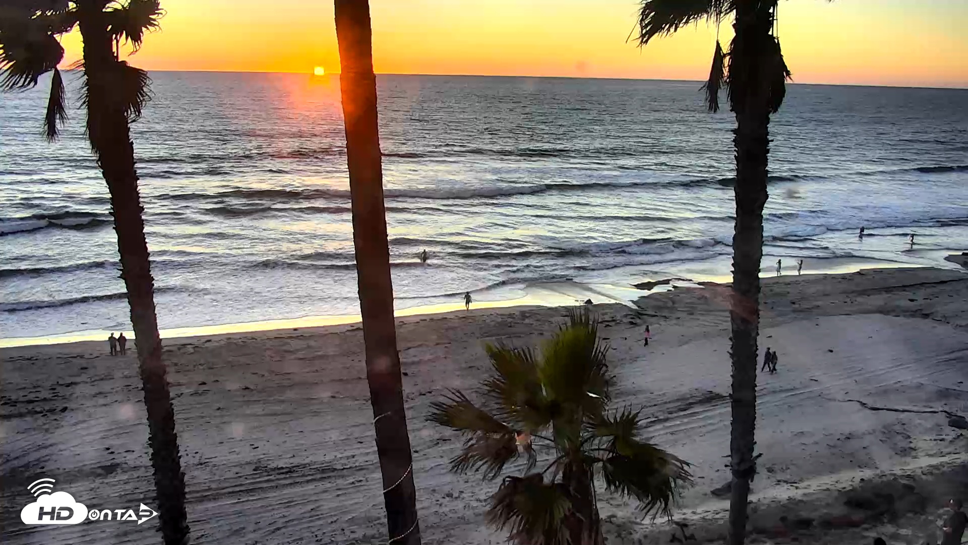 Snapshot of Pacific Beach Live Surf Webcam taken Oct 15, 2025, 6:15pm PDT