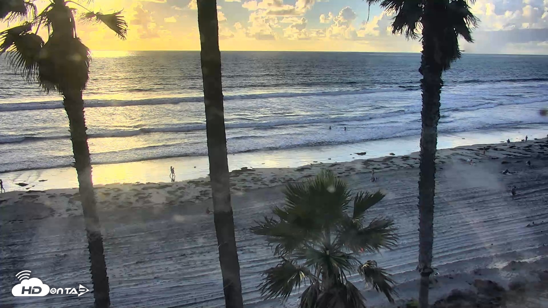 Snapshot of Pacific Beach Live Surf Webcam taken Oct 22, 2026, 5:21pm PDT