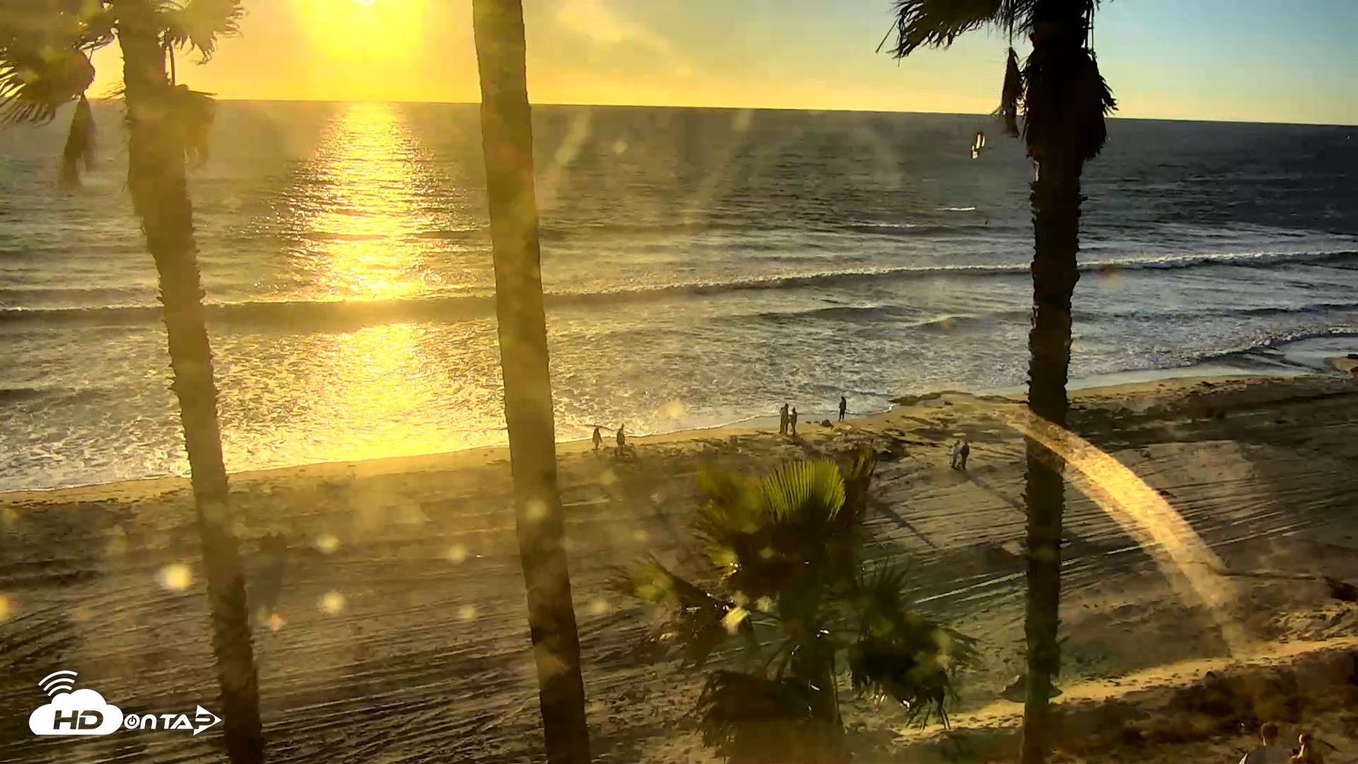 Snapshot of Pacific Beach Live Surf Webcam taken Oct 15, 2025, 5:48pm PDT