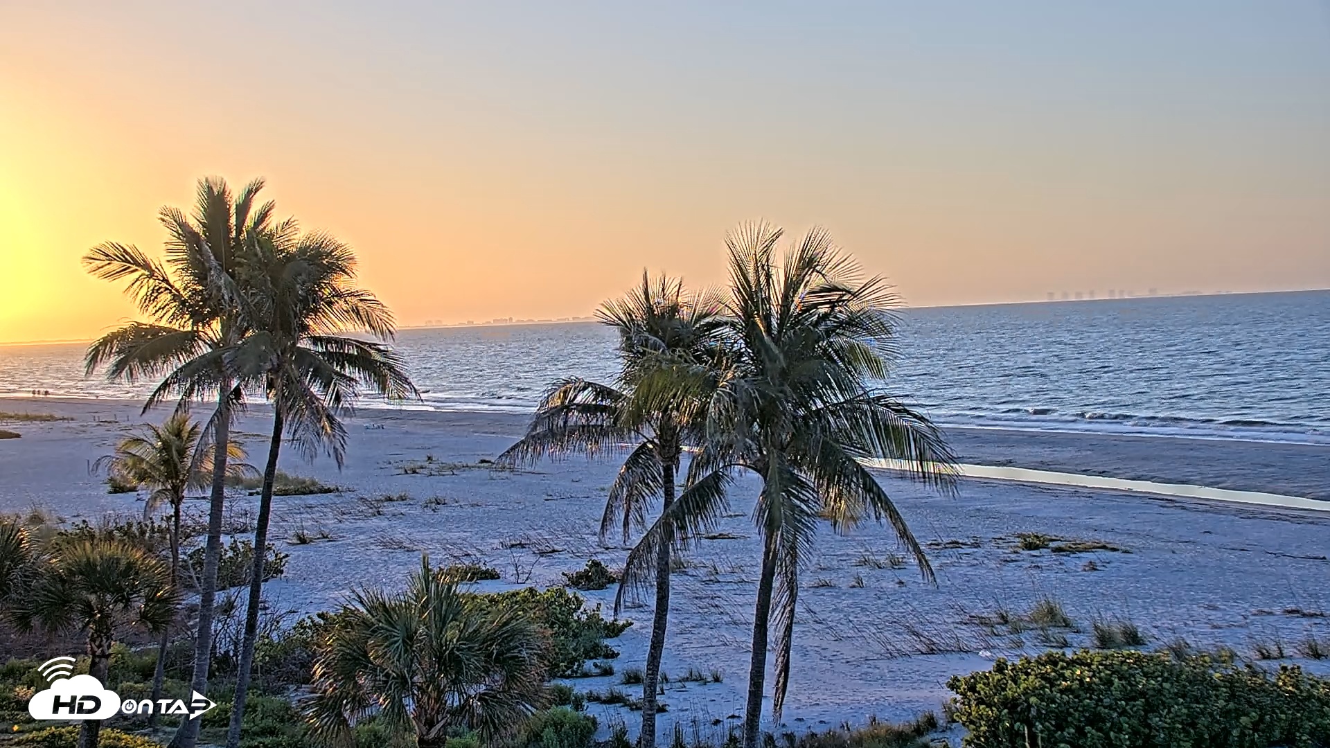 Snapshot of Oceans Reach Sanibel Island Live Cam taken Apr 26, 2025, 7:10am EDT