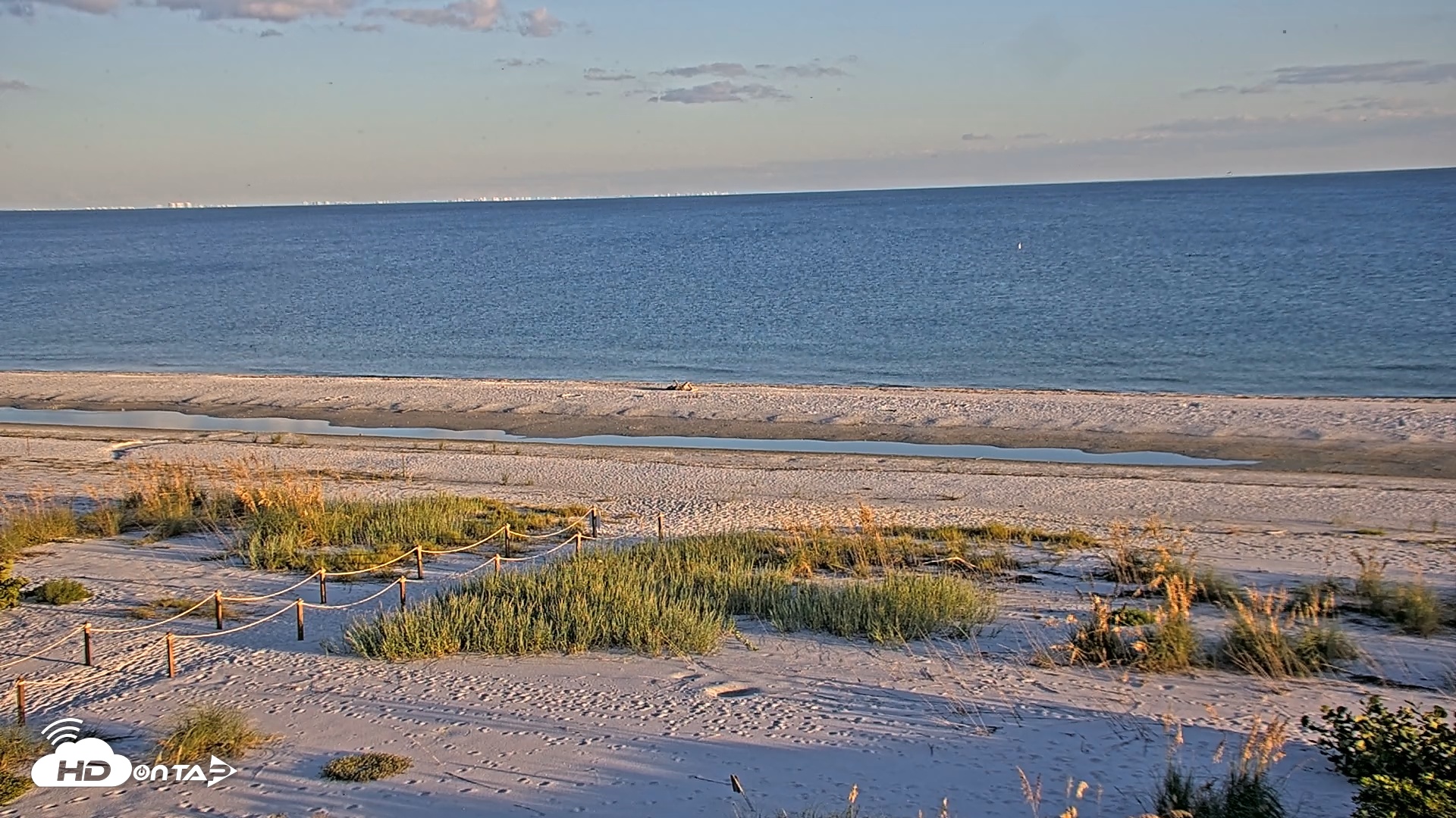 Snapshot of Oceans Reach Sanibel Island Live Cam taken Oct 15, 2025, 6:31pm EDT