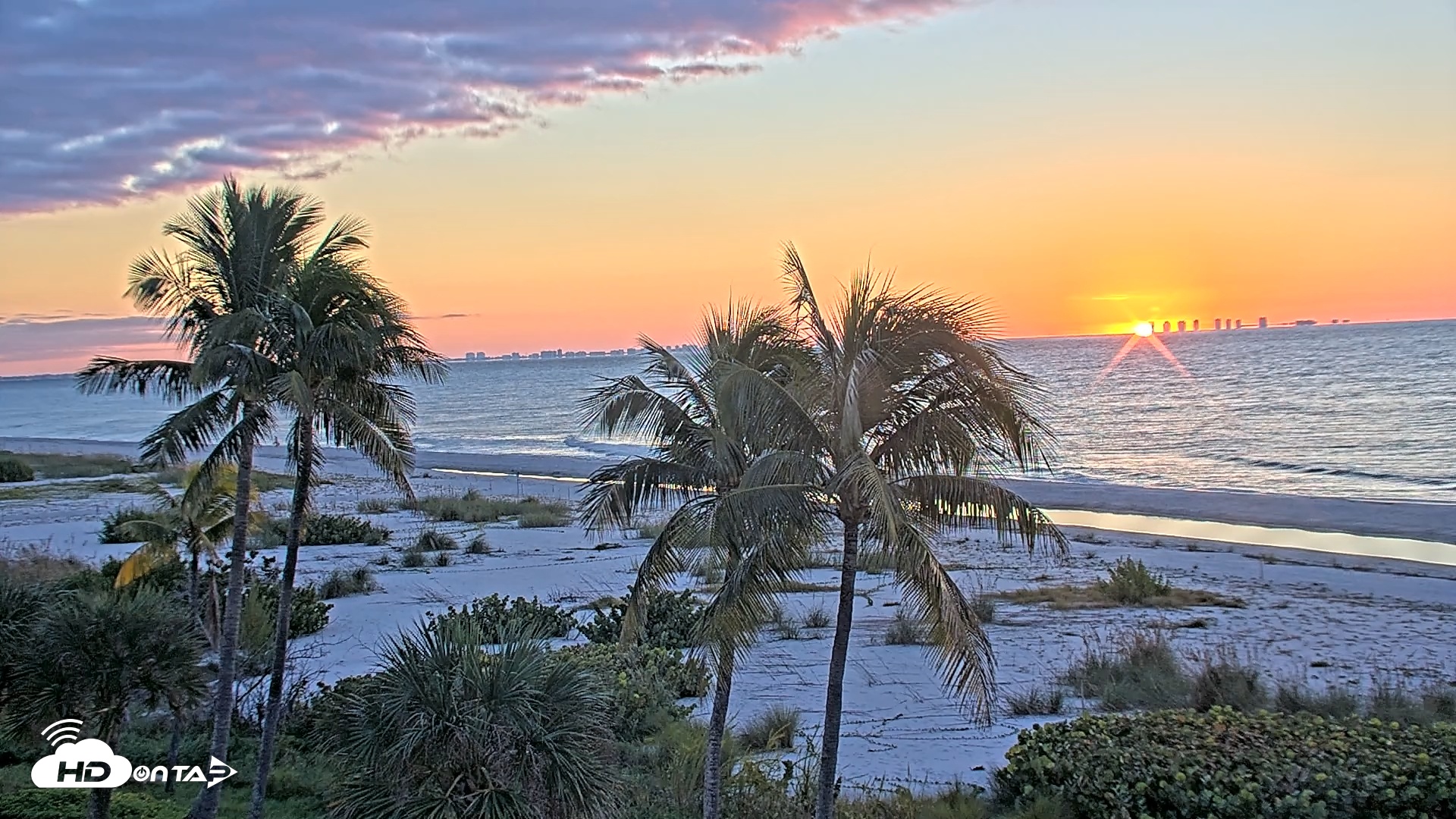 Snapshot of Oceans Reach Sanibel Island Live Cam taken Nov 1, 2025, 7:38am EDT