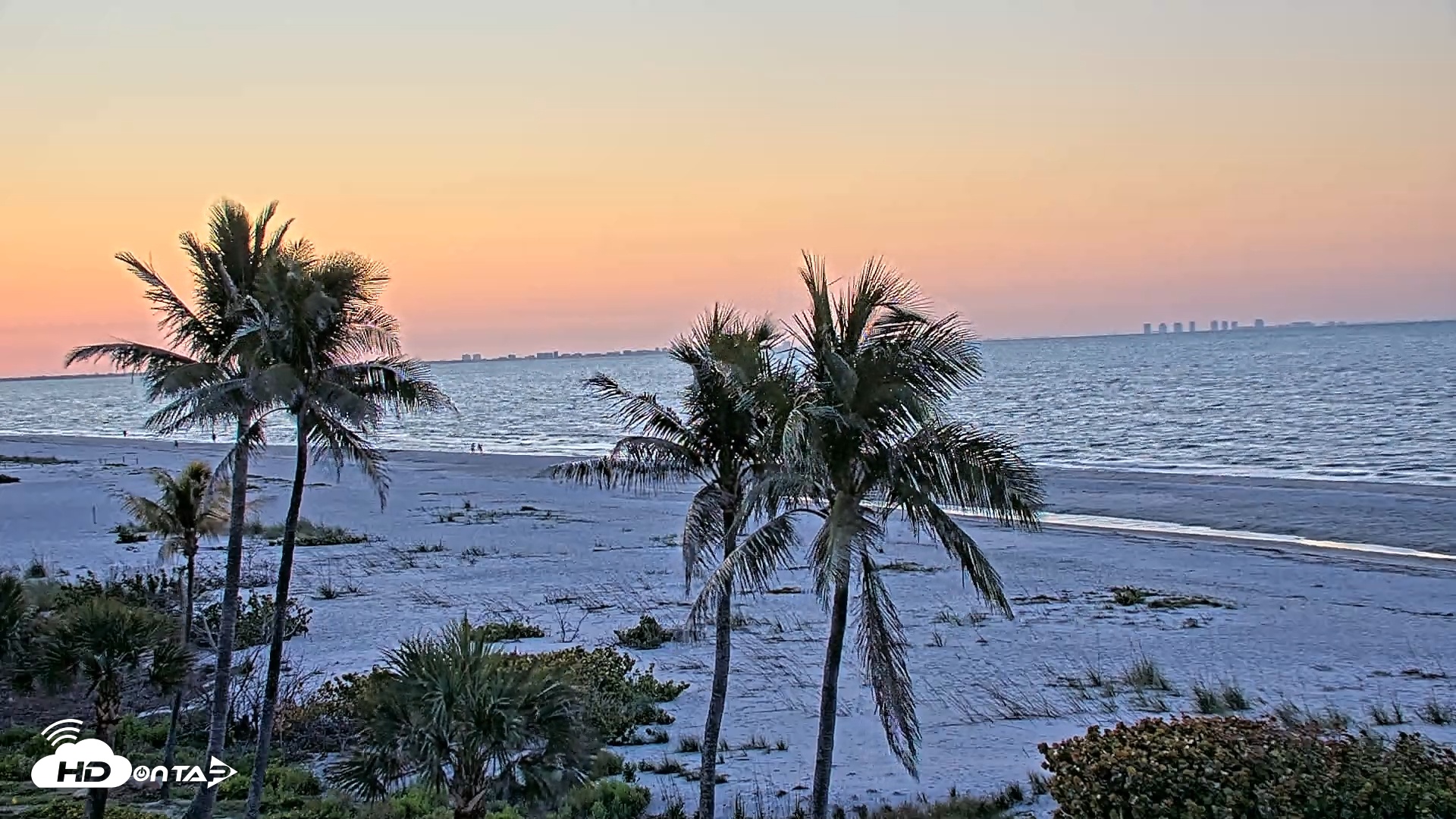Snapshot of Oceans Reach Sanibel Island Live Cam taken Apr 18, 2025, 6:53am EDT