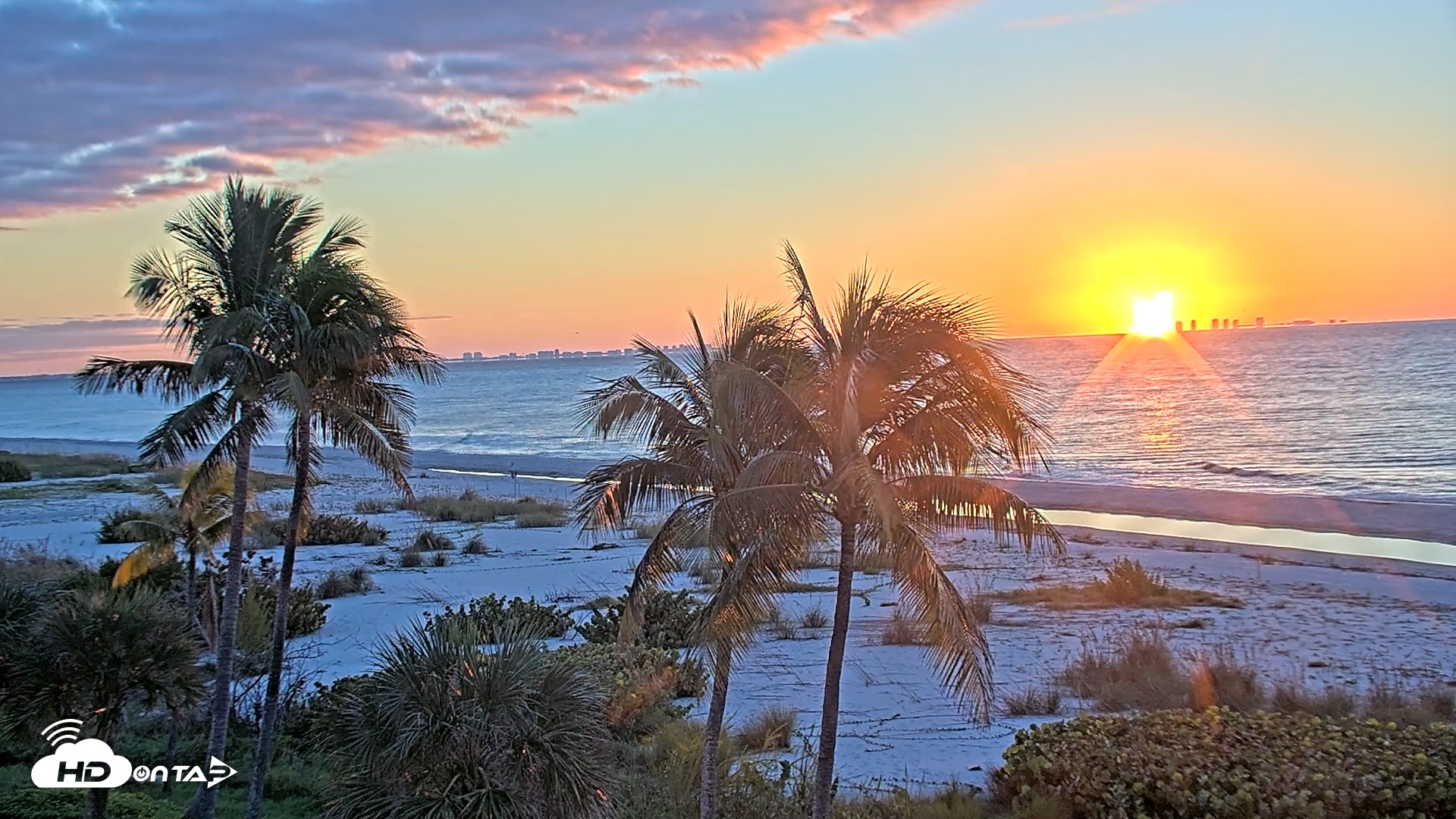 Snapshot of Oceans Reach Sanibel Island Live Cam taken Nov 1, 2025, 7:40am EDT