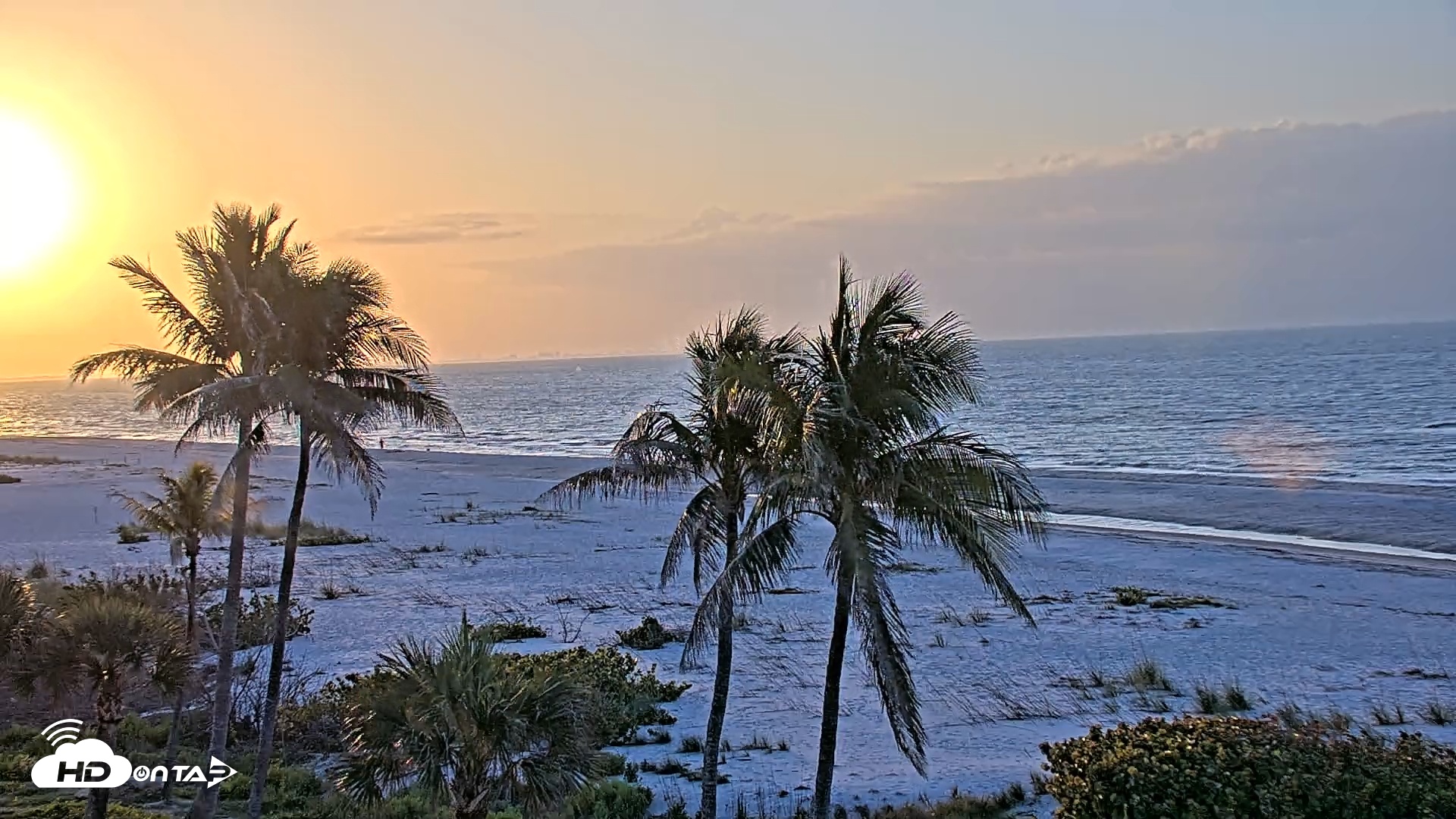 Snapshot of Oceans Reach Sanibel Island Live Cam taken Apr 19, 2025, 7:21am EDT