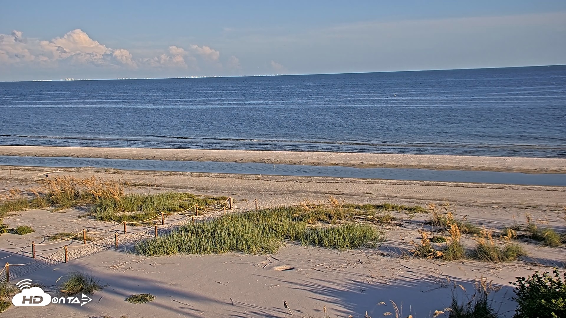 Snapshot of Oceans Reach Sanibel Island Live Cam taken Sep 14, 2025, 6:40pm EDT