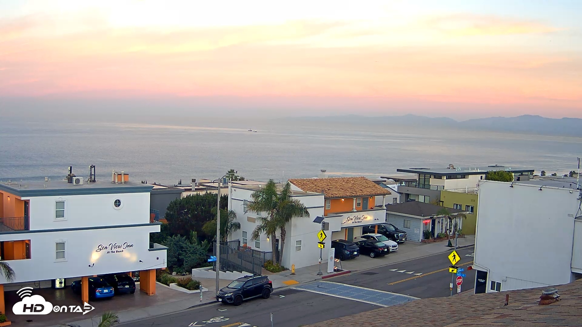 Snapshot of Sea View Inn Manhattan Beach Live Webcam taken Oct 19, 2025, 7:04am PDT