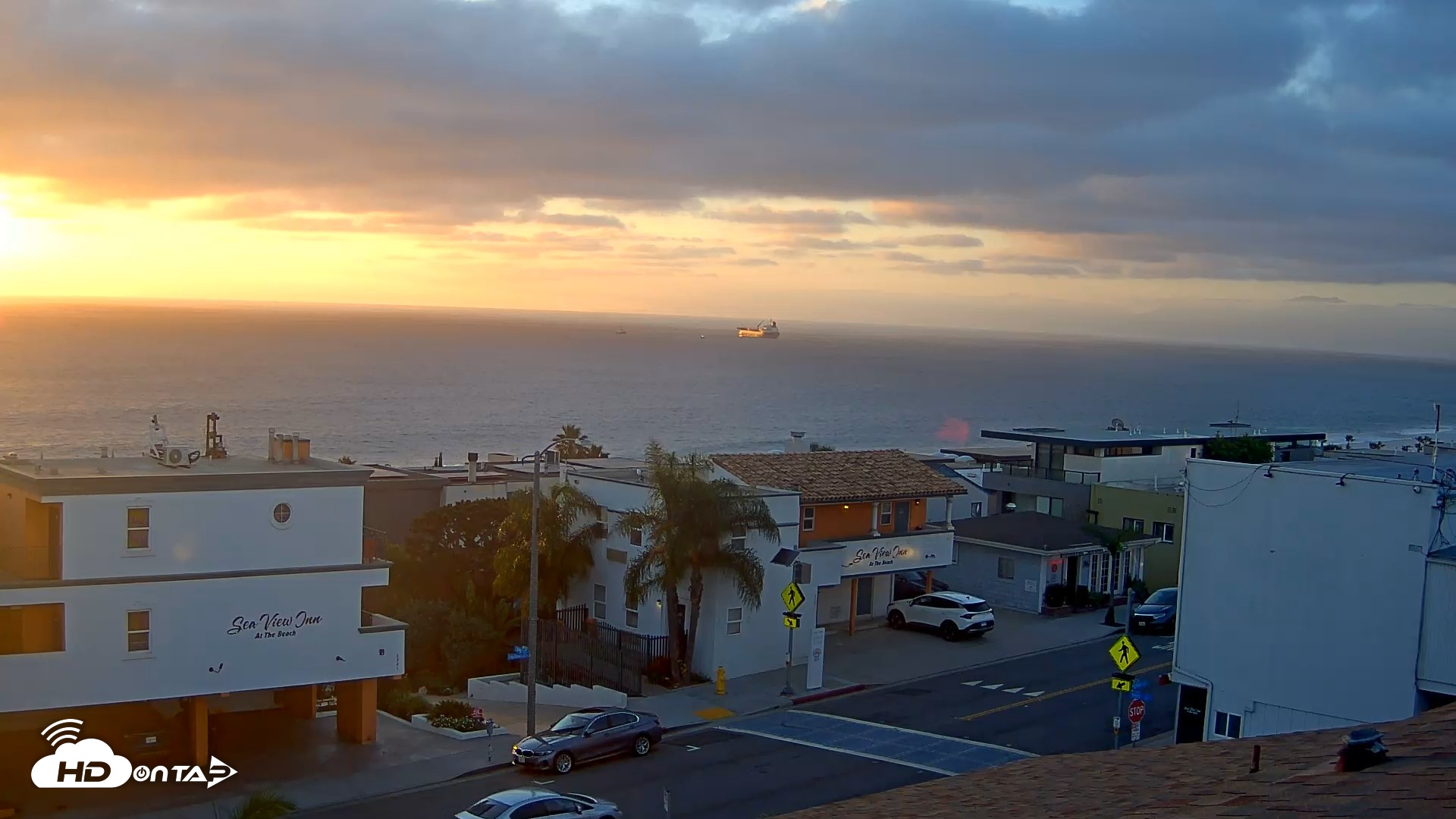 Snapshot of Sea View Inn Manhattan Beach Live Webcam taken Oct 20, 2026, 6:01pm PDT