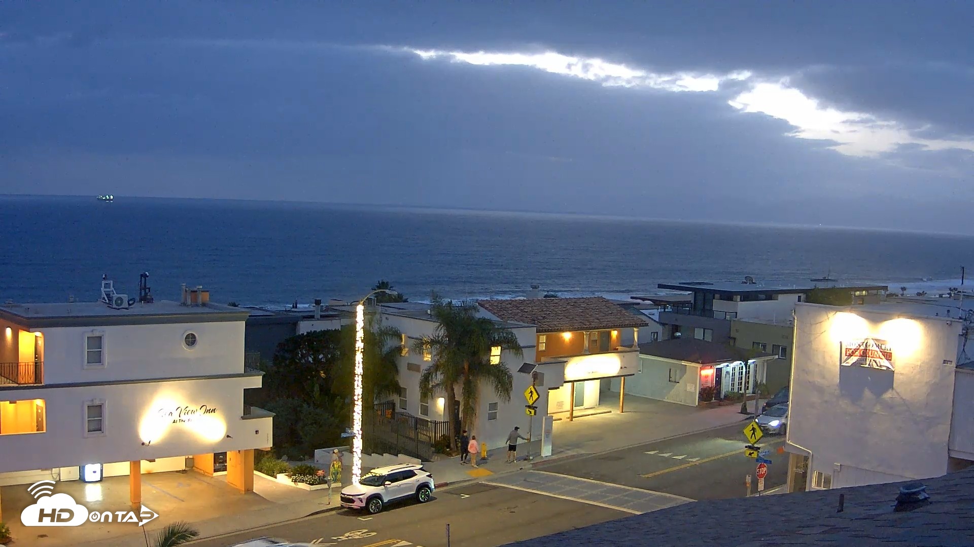Snapshot of Sea View Inn Manhattan Beach Live Webcam taken Oct 11, 2026, 6:45pm PDT