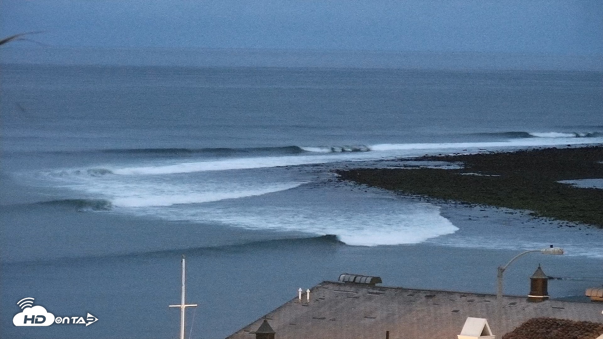 Snapshot of Malibu Point Live Surf Cam taken Jul 26, 2025, 5:35am PDT