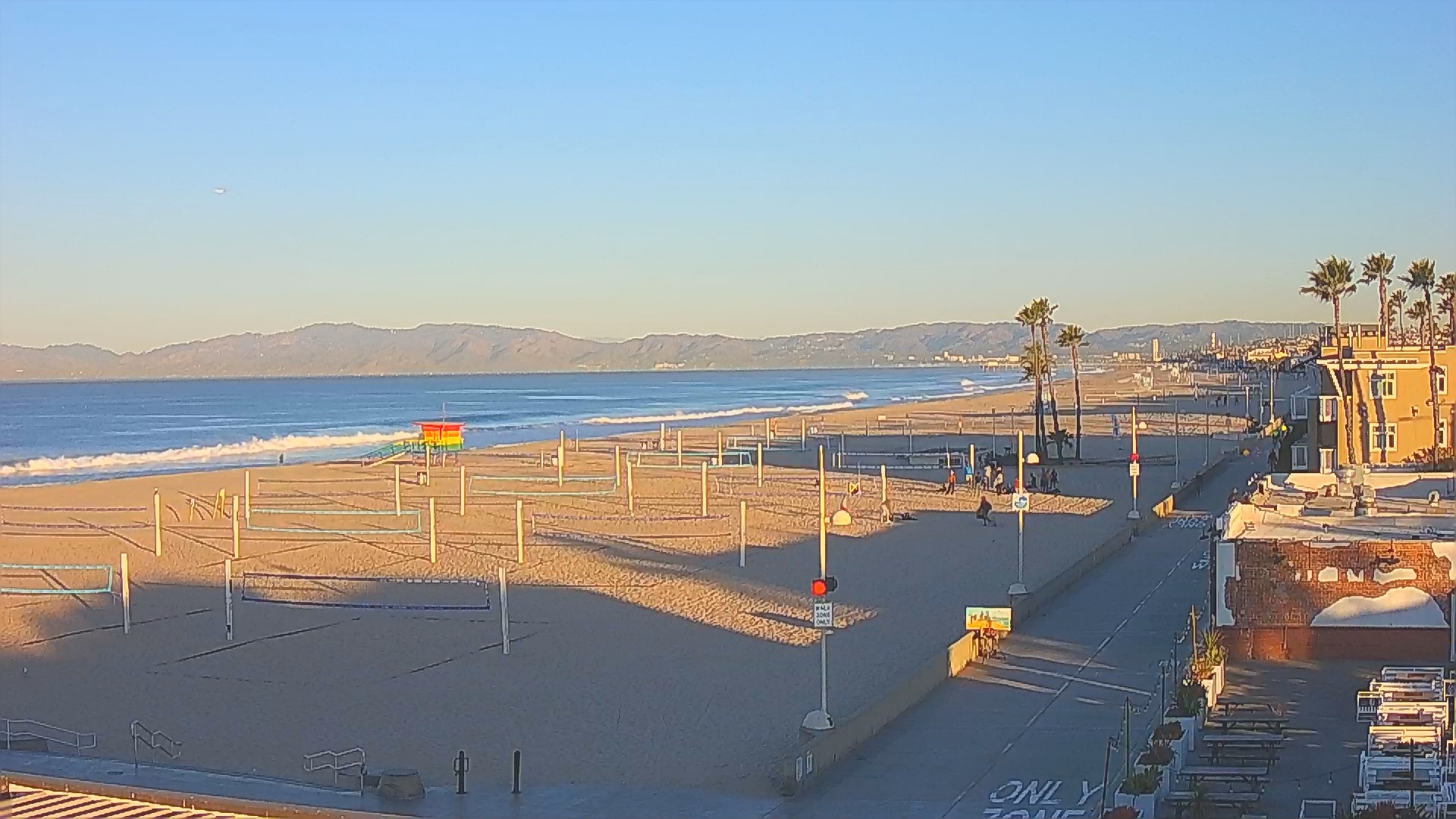 Snapshot of Hermosa Beach North Live Webcam taken Jan 16, 2025, 7:35am PST