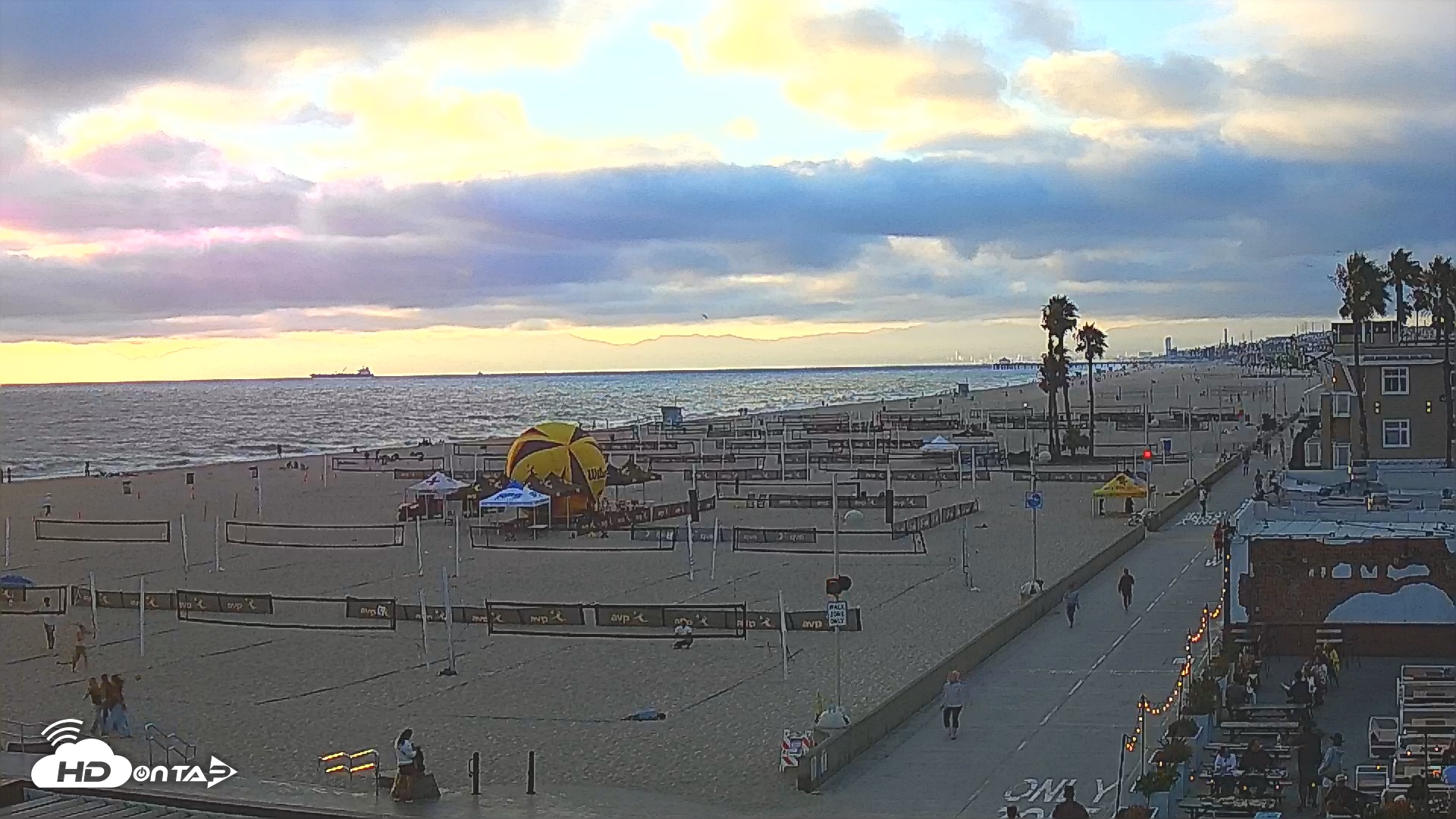 Snapshot of Hermosa Beach North Live Webcam taken Jul 22, 2025, 7:34pm PDT