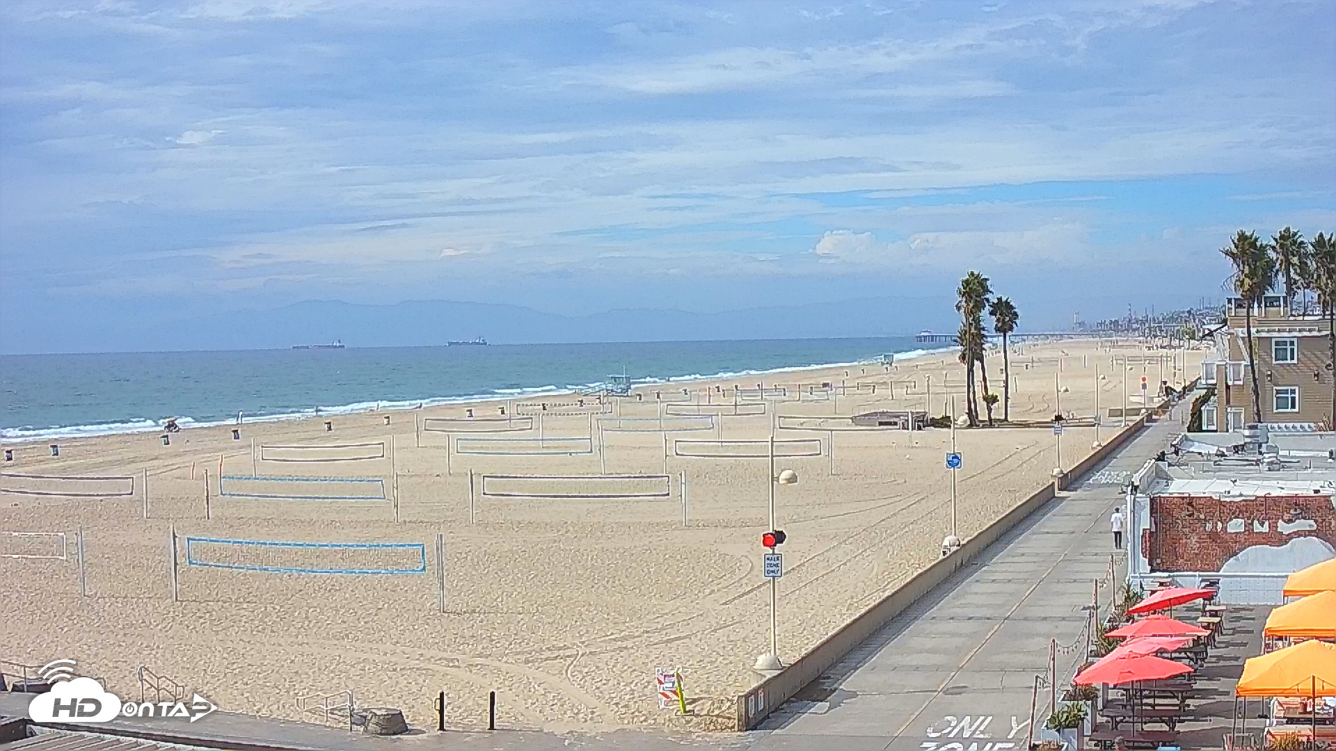 Snapshot of Hermosa Beach North Live Webcam taken Sep 18, 2025, 3:24pm PDT
