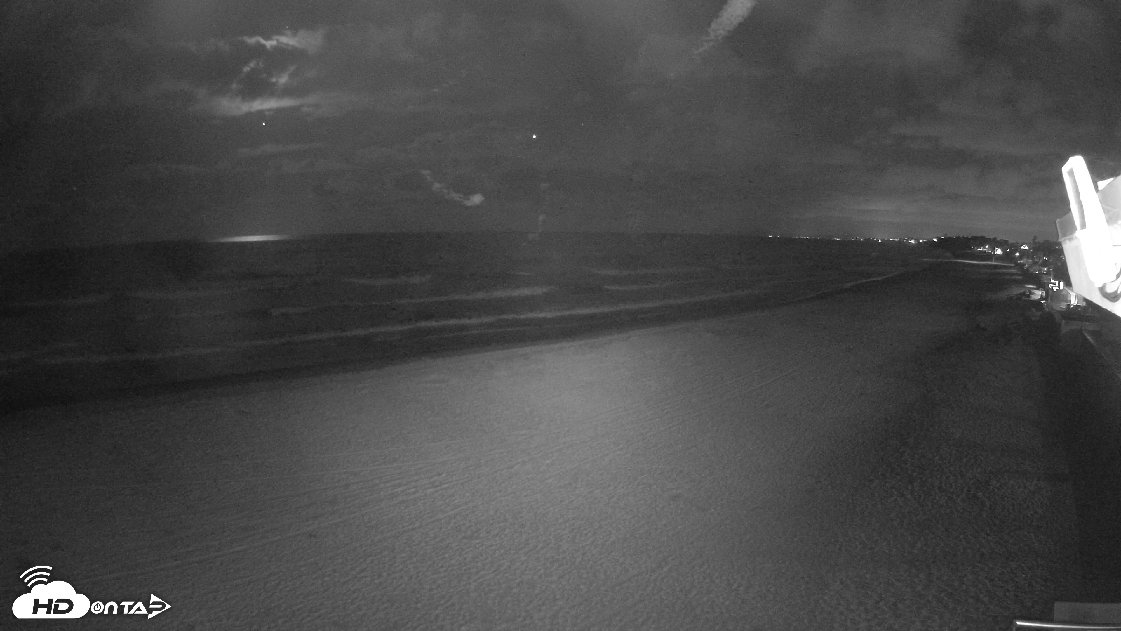 Snapshot of 17th St. Del Mar Beach - 4K NW View Live Cam taken Apr 23, 2026, 12:17am PDT