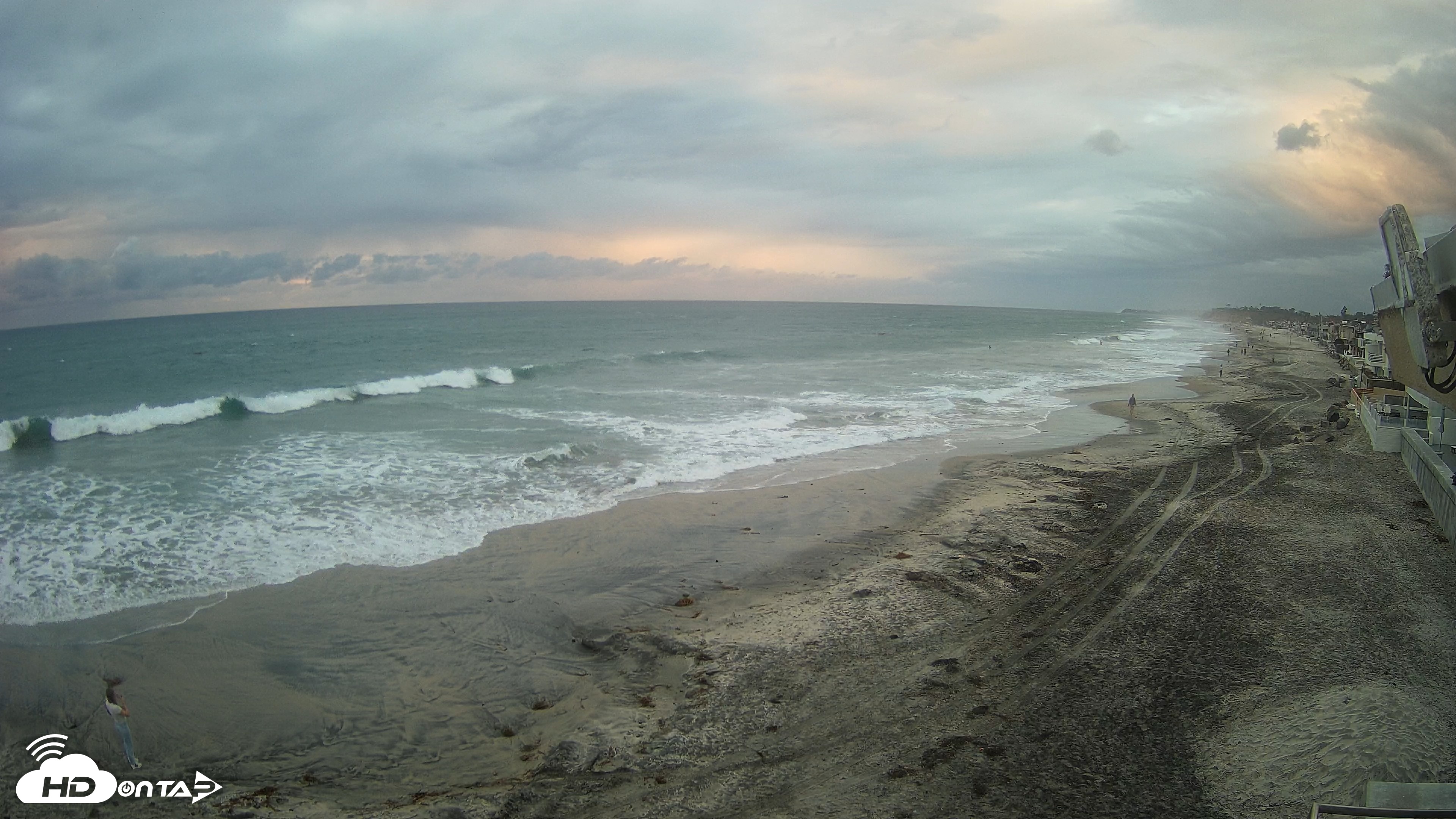 Snapshot of 17th St. Del Mar Beach - 4K NW View Live Cam taken Oct 21, 2026, 5:52pm PDT