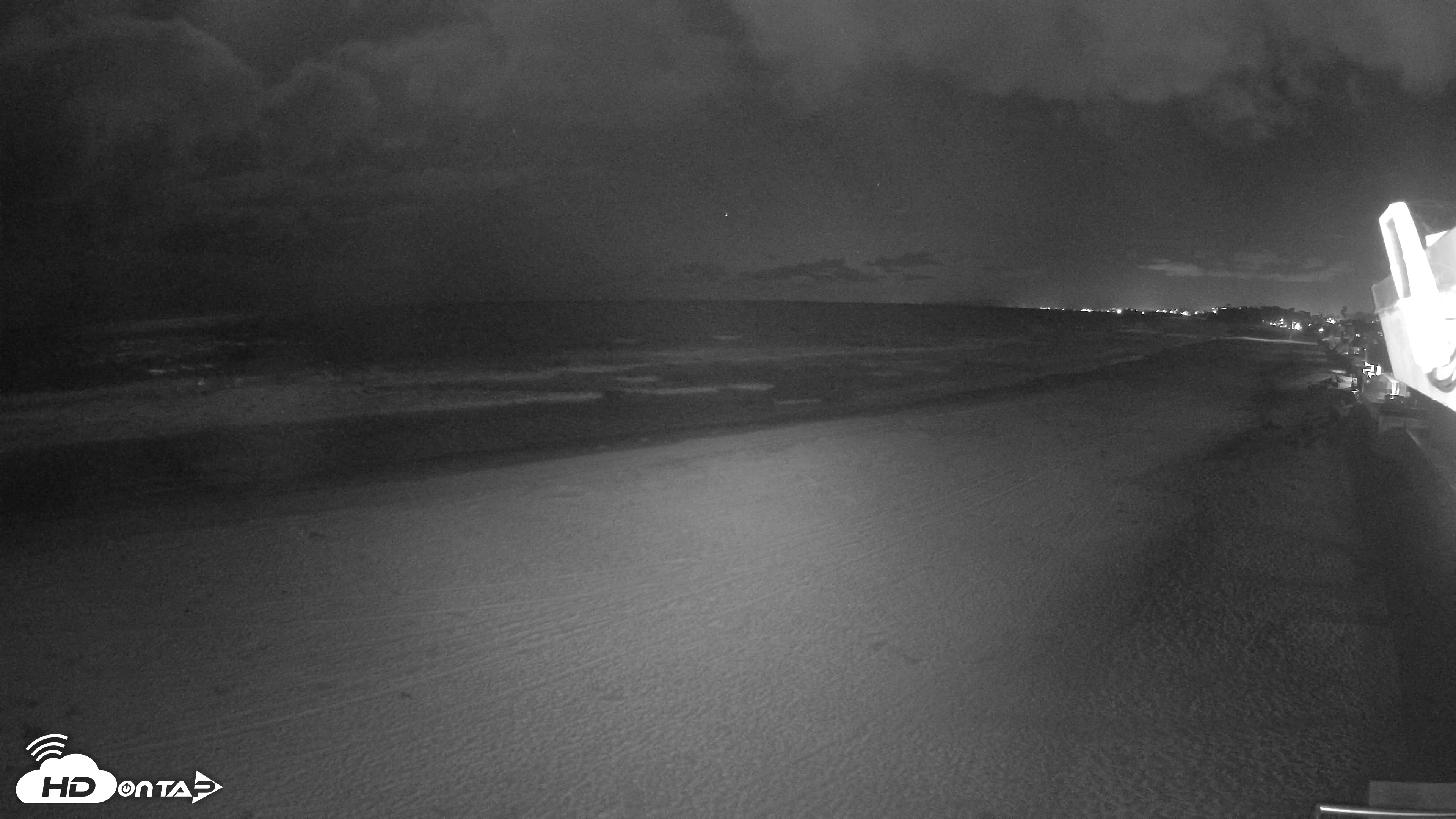 Snapshot of 17th St. Del Mar Beach - 4K NW View Live Cam taken Apr 22, 2026, 10:19pm PDT
