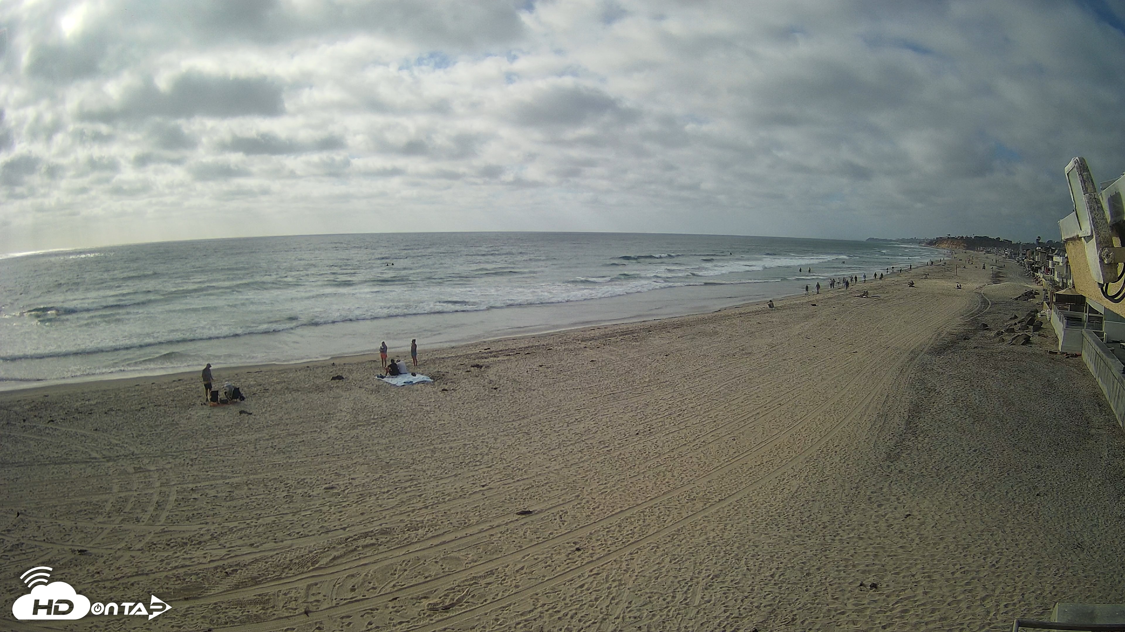 Snapshot of 17th St. Del Mar Beach - 4K NW View Live Cam taken Apr 24, 2026, 5:03pm PDT
