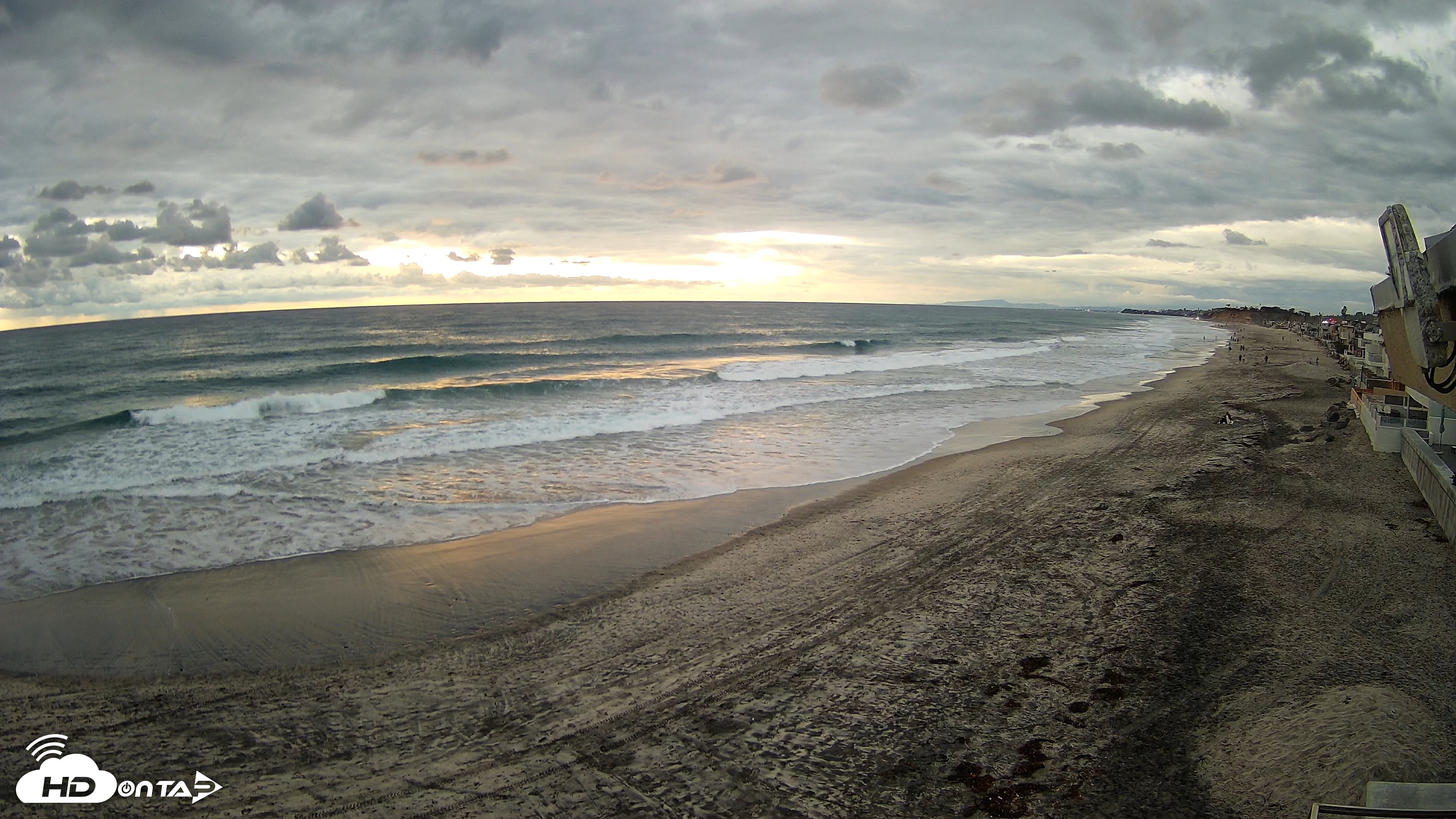 Snapshot of 17th St. Del Mar Beach - 4K NW View Live Cam taken Oct 23, 2026, 6:18pm PDT
