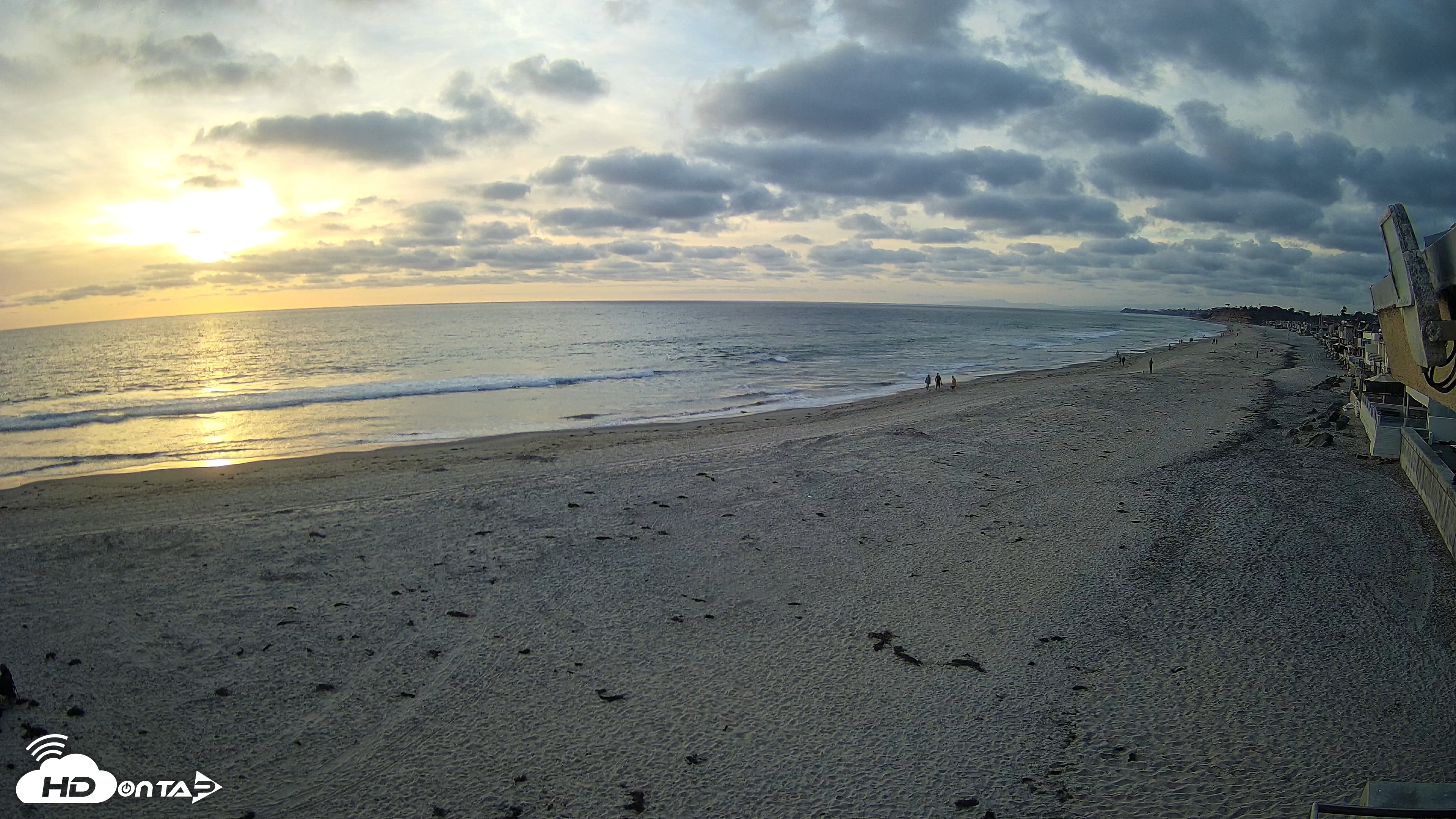 Snapshot of 17th St. Del Mar Beach - 4K NW View Live Cam taken Apr 20, 2026, 7:04pm PDT