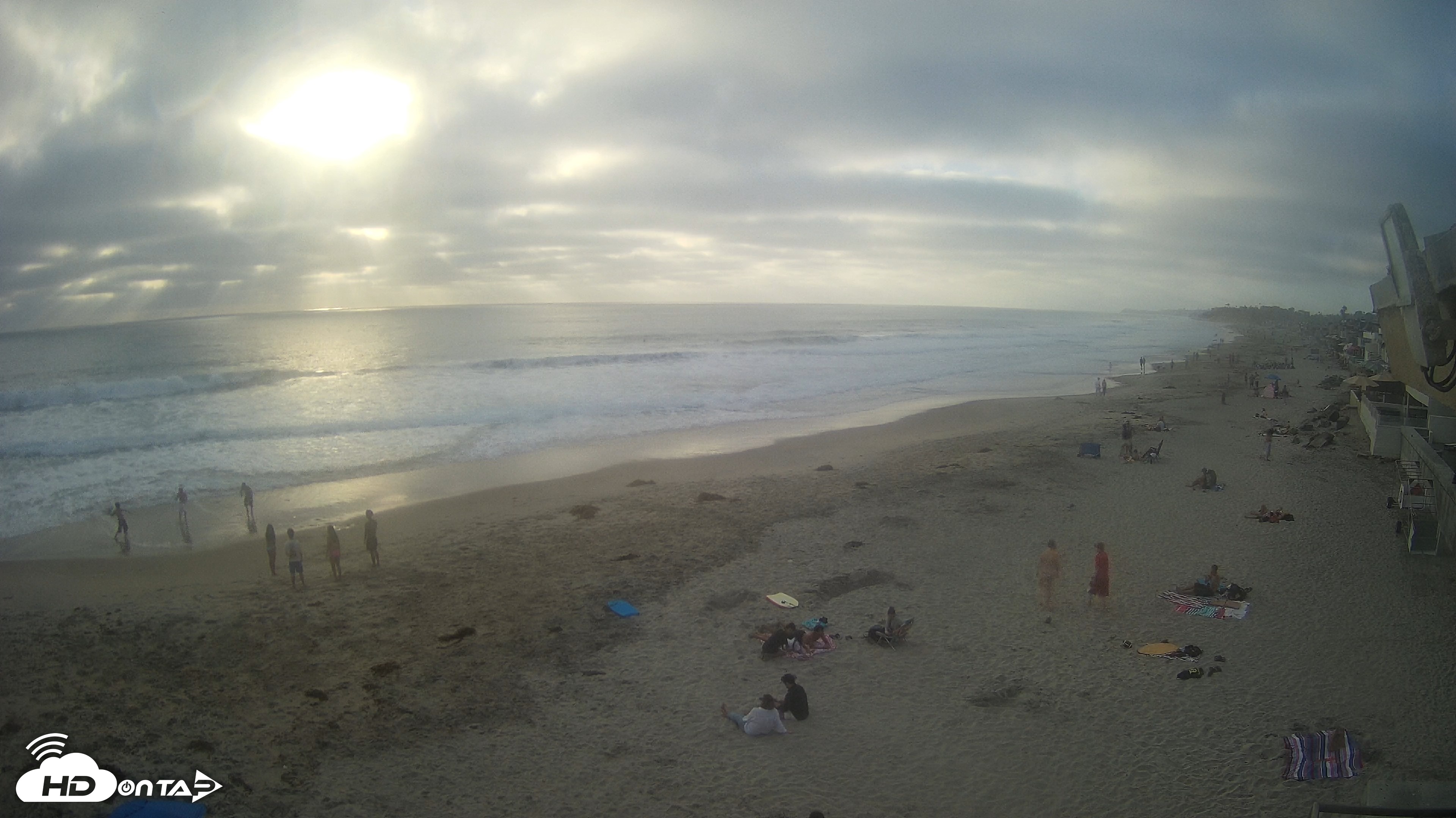 Snapshot of 17th St. Del Mar Beach - 4K NW View Live Cam taken Jul 8, 2026, 7:02pm PDT