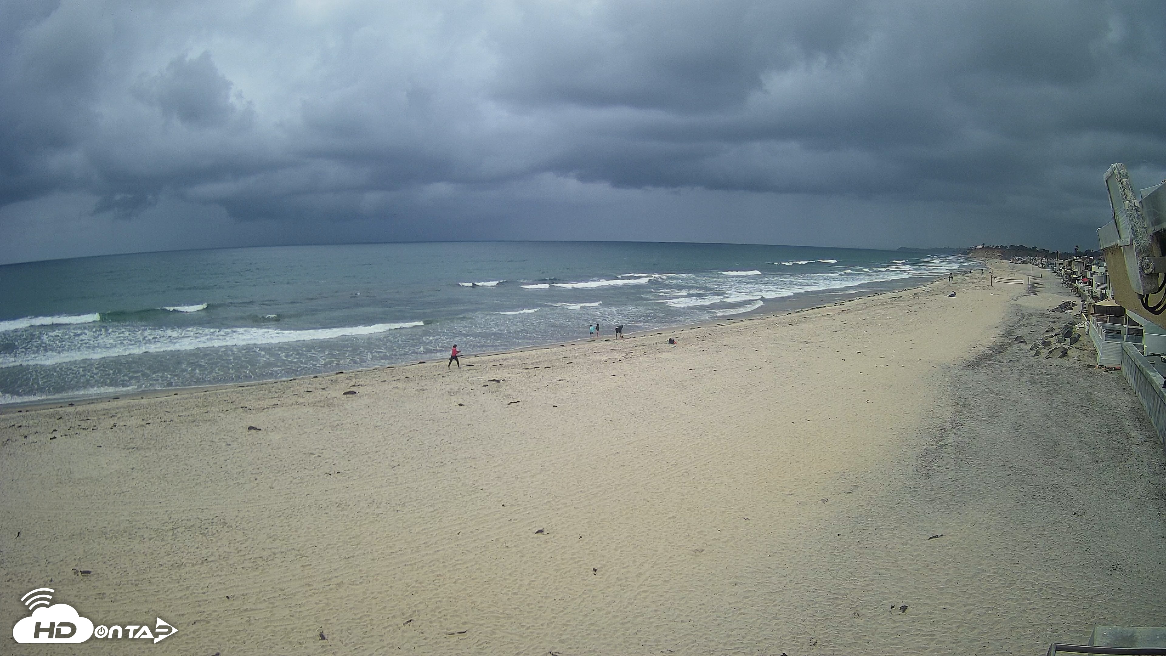 Snapshot of 17th St. Del Mar Beach - 4K NW View Live Cam taken Apr 25, 2026, 4:56pm PDT