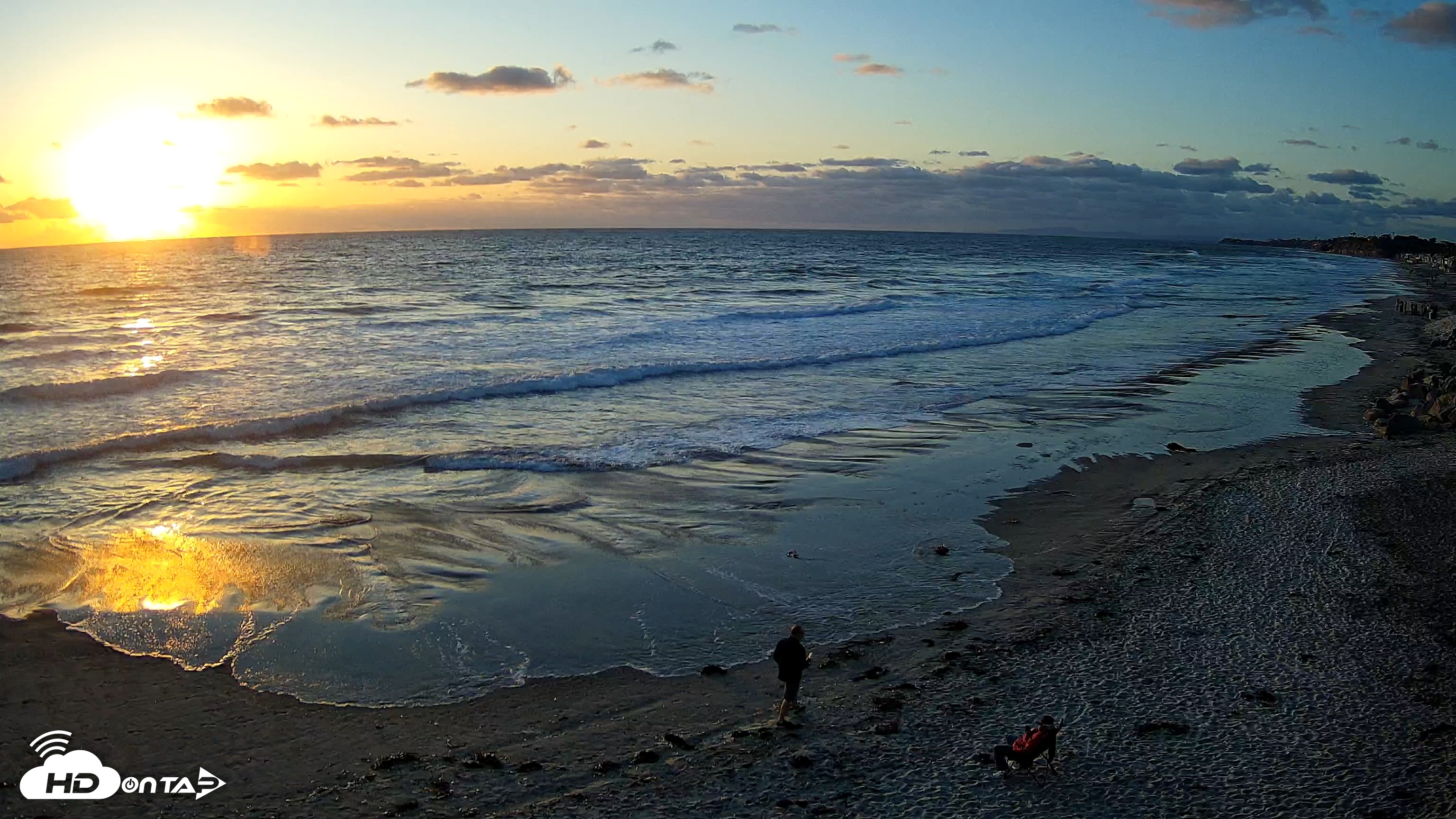 Snapshot of 17th St. Del Mar Beach - 4K NW View Live Cam taken Apr 25, 2025, 7:16pm PDT