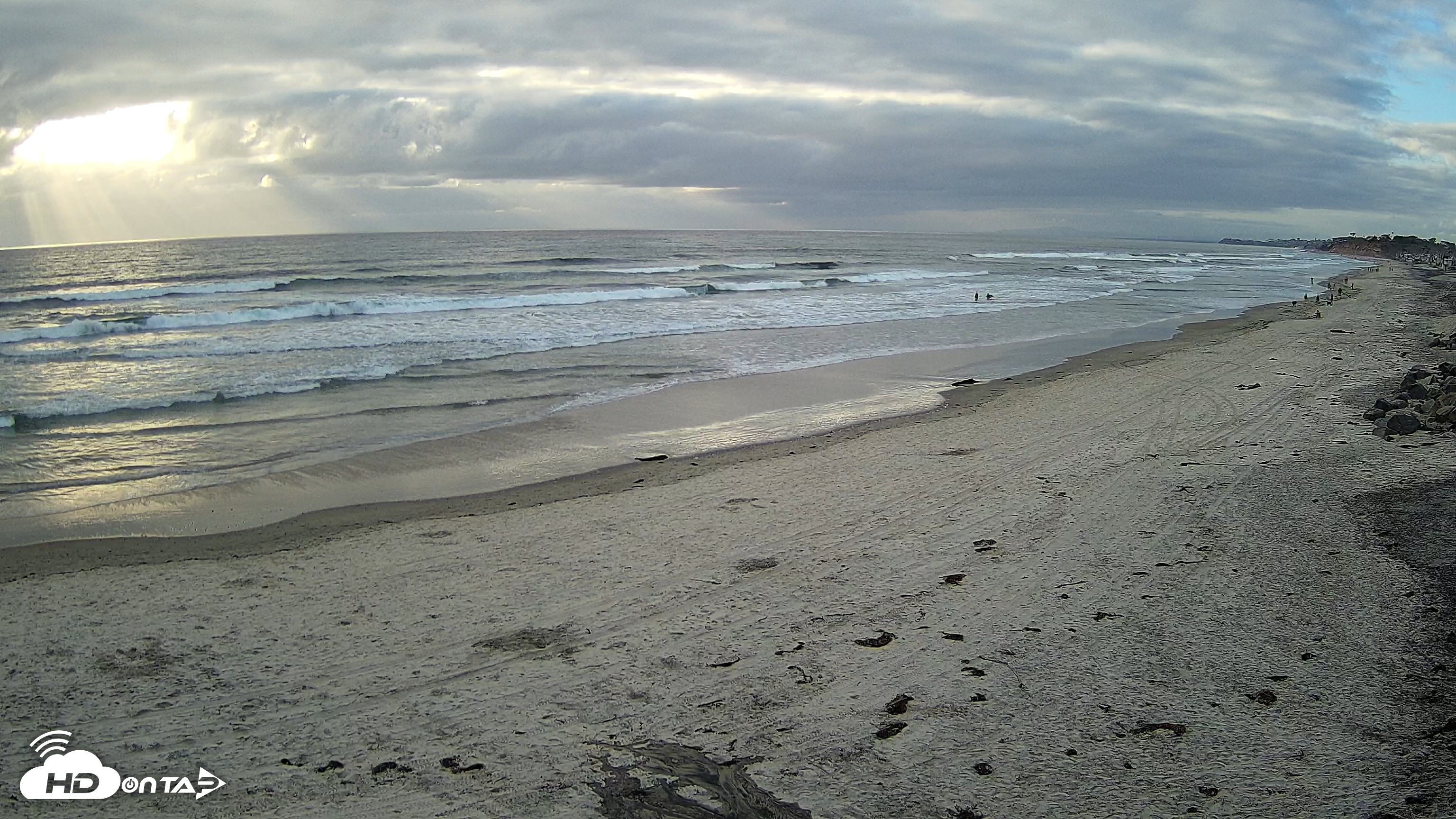 Snapshot of 17th St. Del Mar Beach - 4K NW View Live Cam taken Apr 18, 2025, 6:18pm PDT