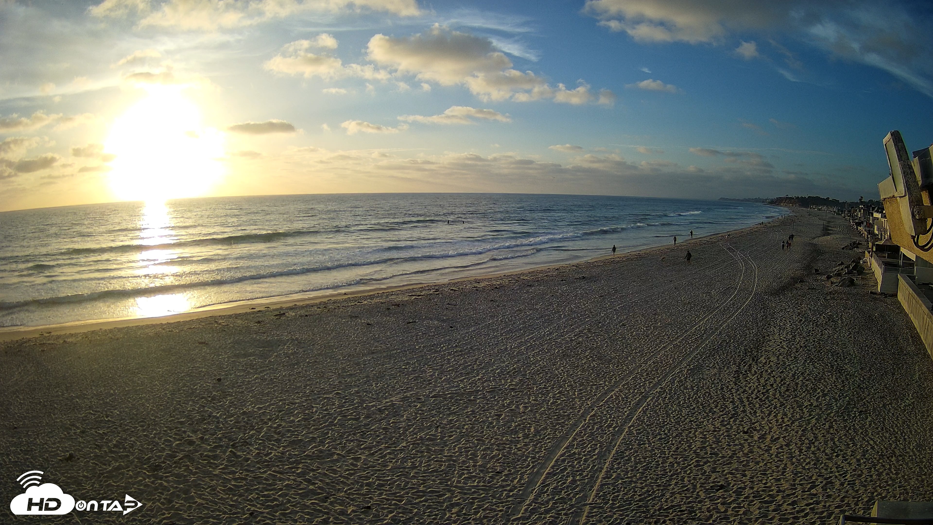 Snapshot of 17th St. Del Mar Beach - 4K NW View Live Cam taken Apr 29, 2026, 7:01pm PDT