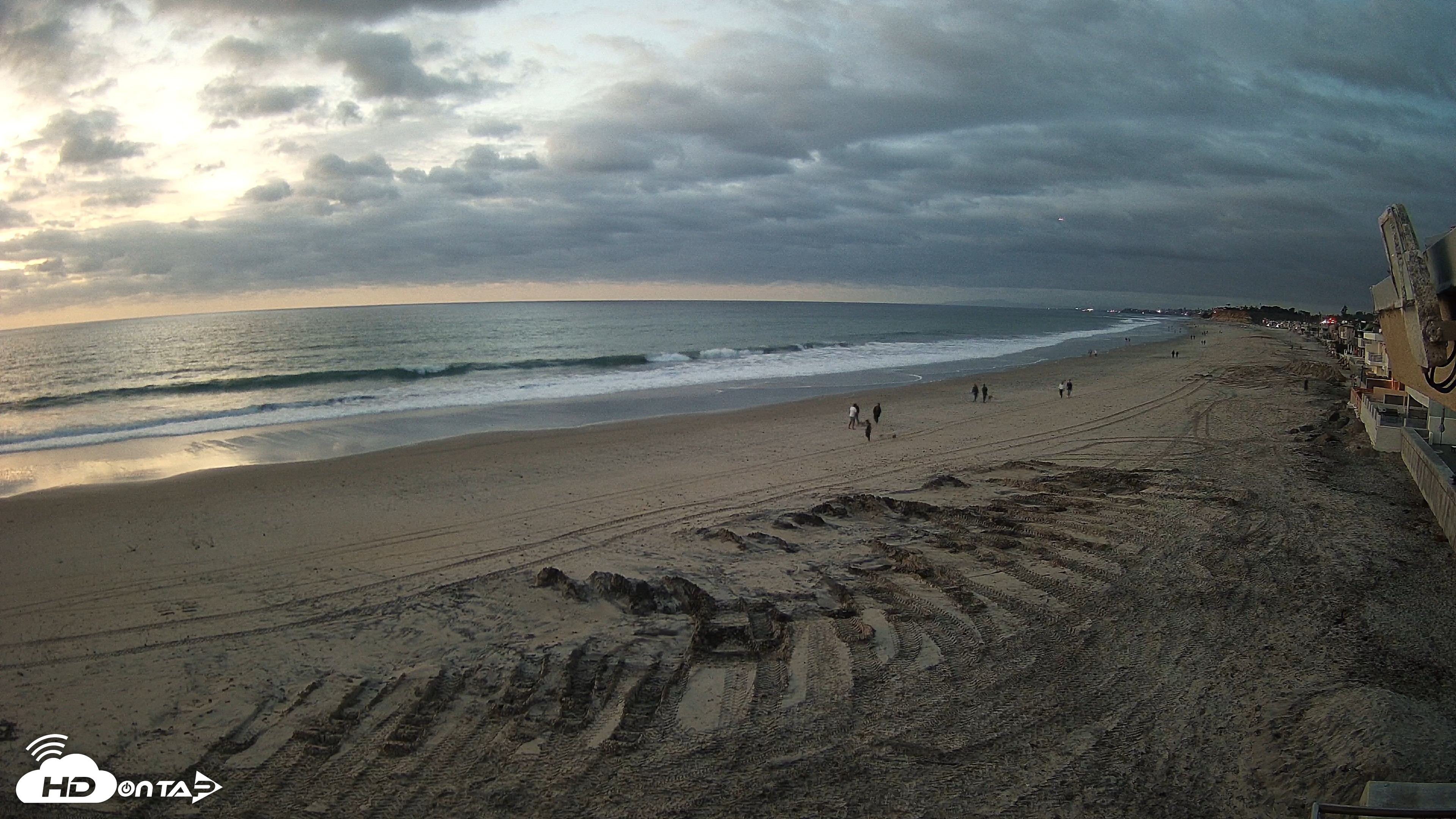 Snapshot of 17th St. Del Mar Beach - 4K NW View Live Cam taken Oct 28, 2026, 6:21pm PDT