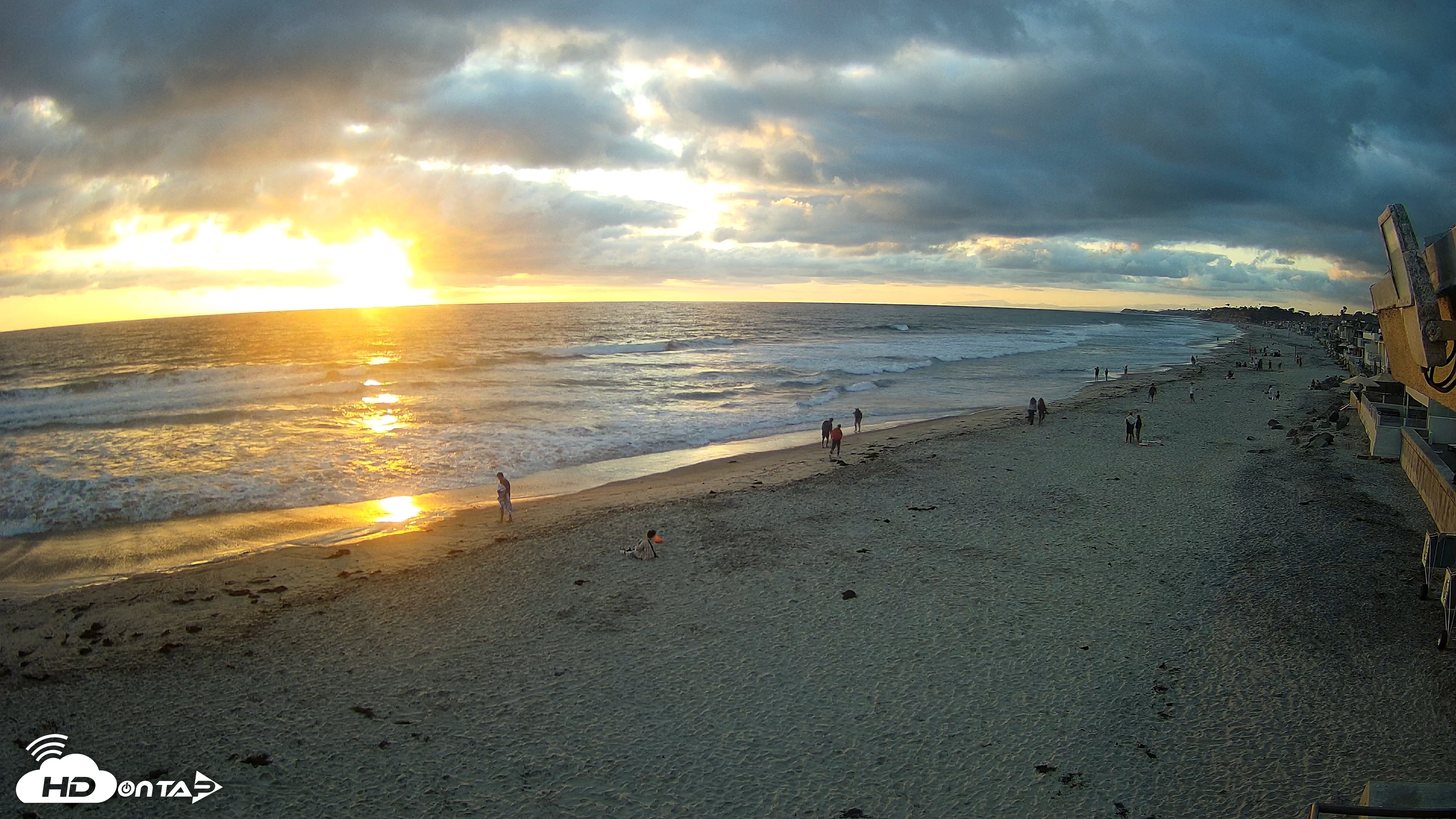 Snapshot of 17th St. Del Mar Beach - 4K NW View Live Cam taken May 25, 2026, 7:33pm PDT