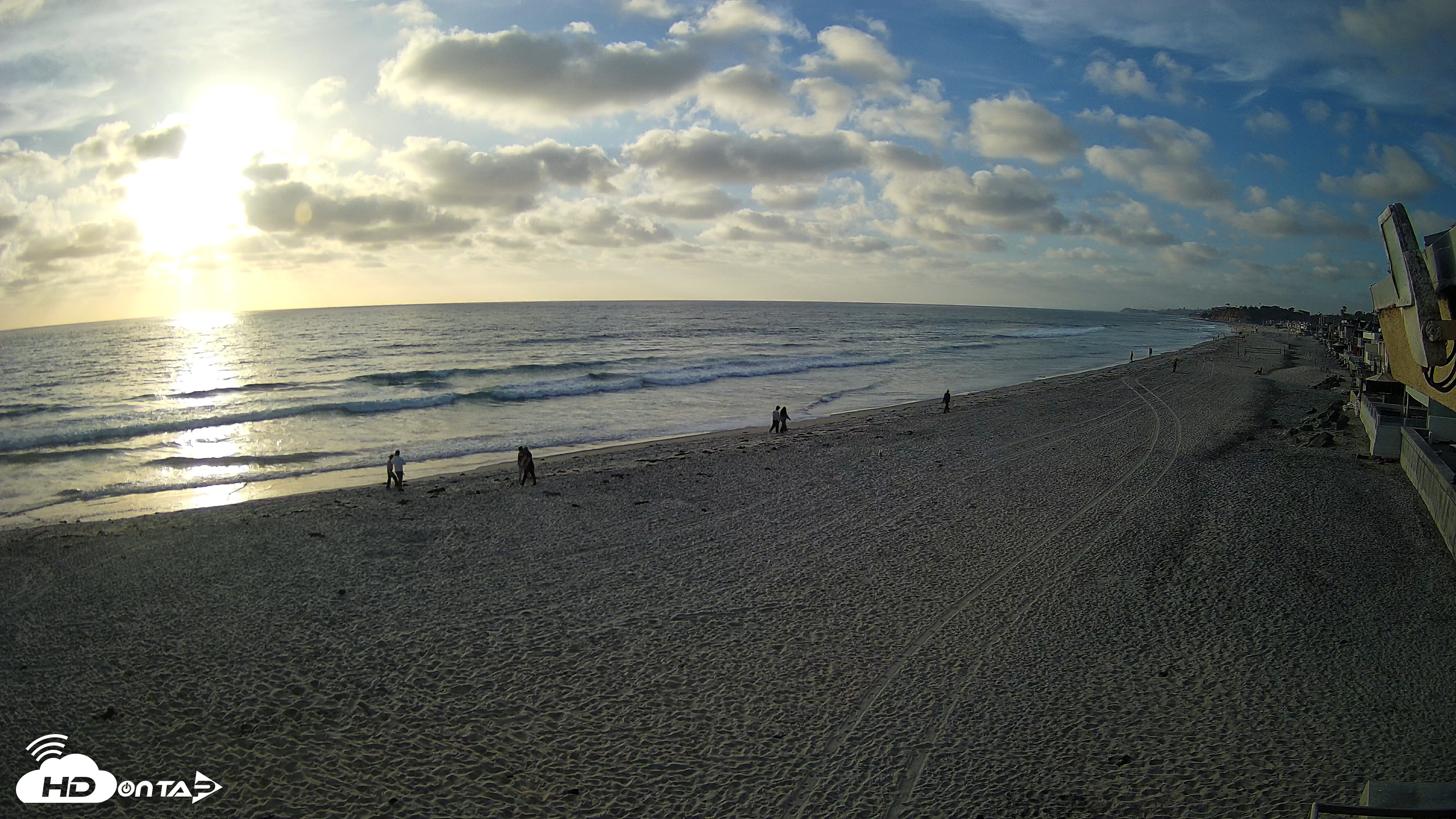 Snapshot of 17th St. Del Mar Beach - 4K NW View Live Cam taken Apr 29, 2026, 6:40pm PDT