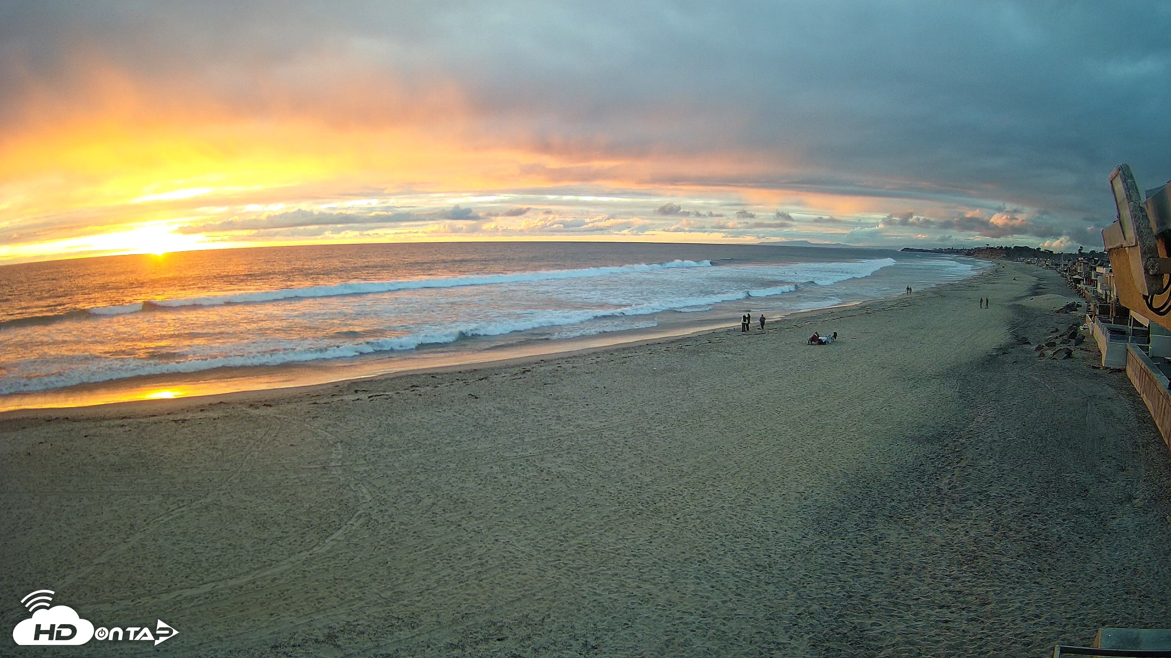 Snapshot of 17th St. Del Mar Beach - 4K NW View Live Cam taken Apr 12, 2026, 7:15pm PDT