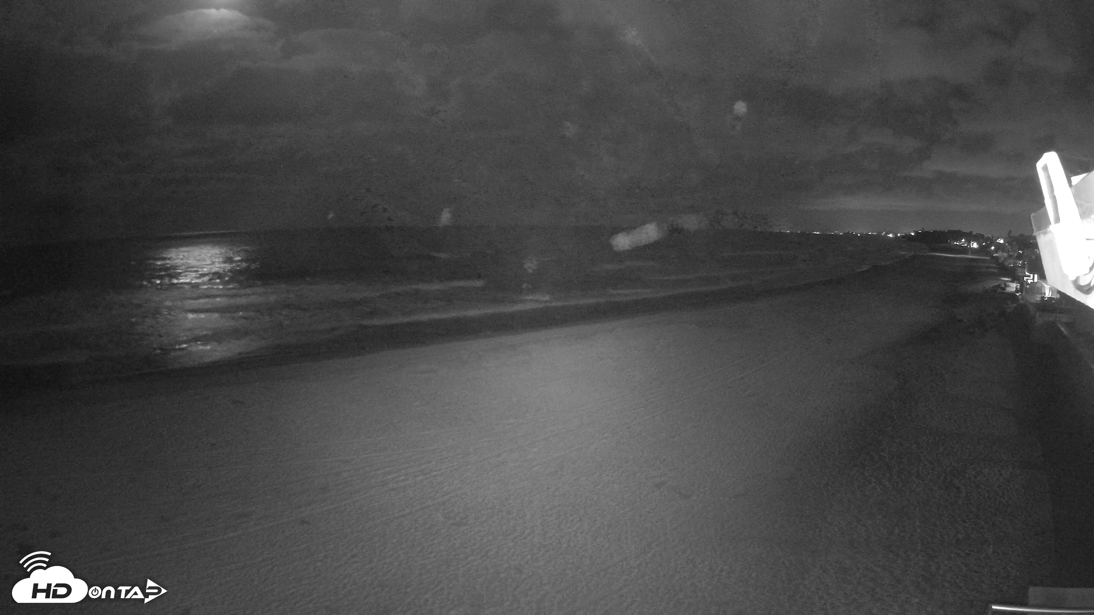 Snapshot of 17th St. Del Mar Beach - 4K NW View Live Cam taken Apr 22, 2026, 11:37pm PDT