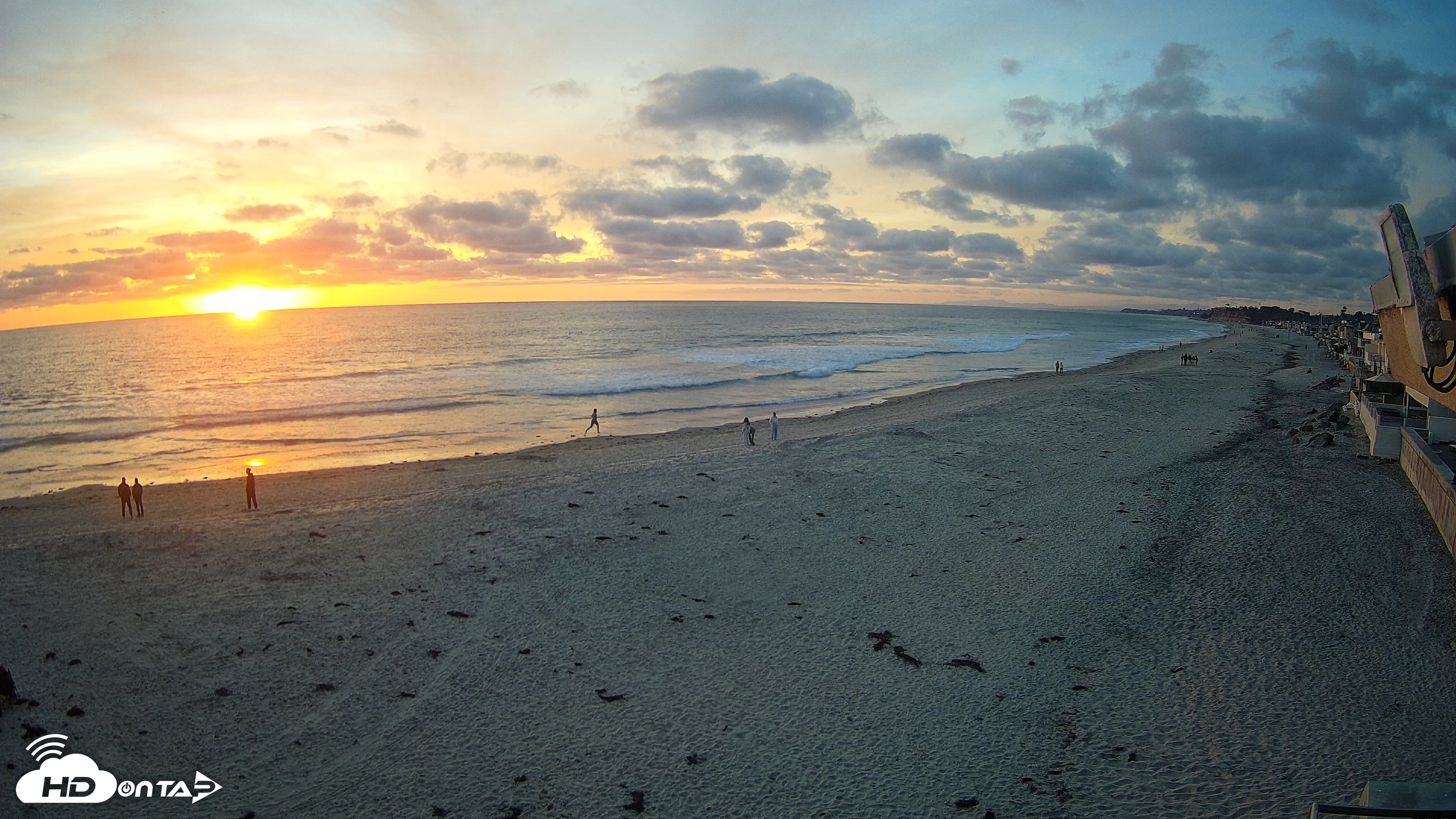 Snapshot of 17th St. Del Mar Beach - 4K NW View Live Cam taken Apr 20, 2026, 7:22pm PDT