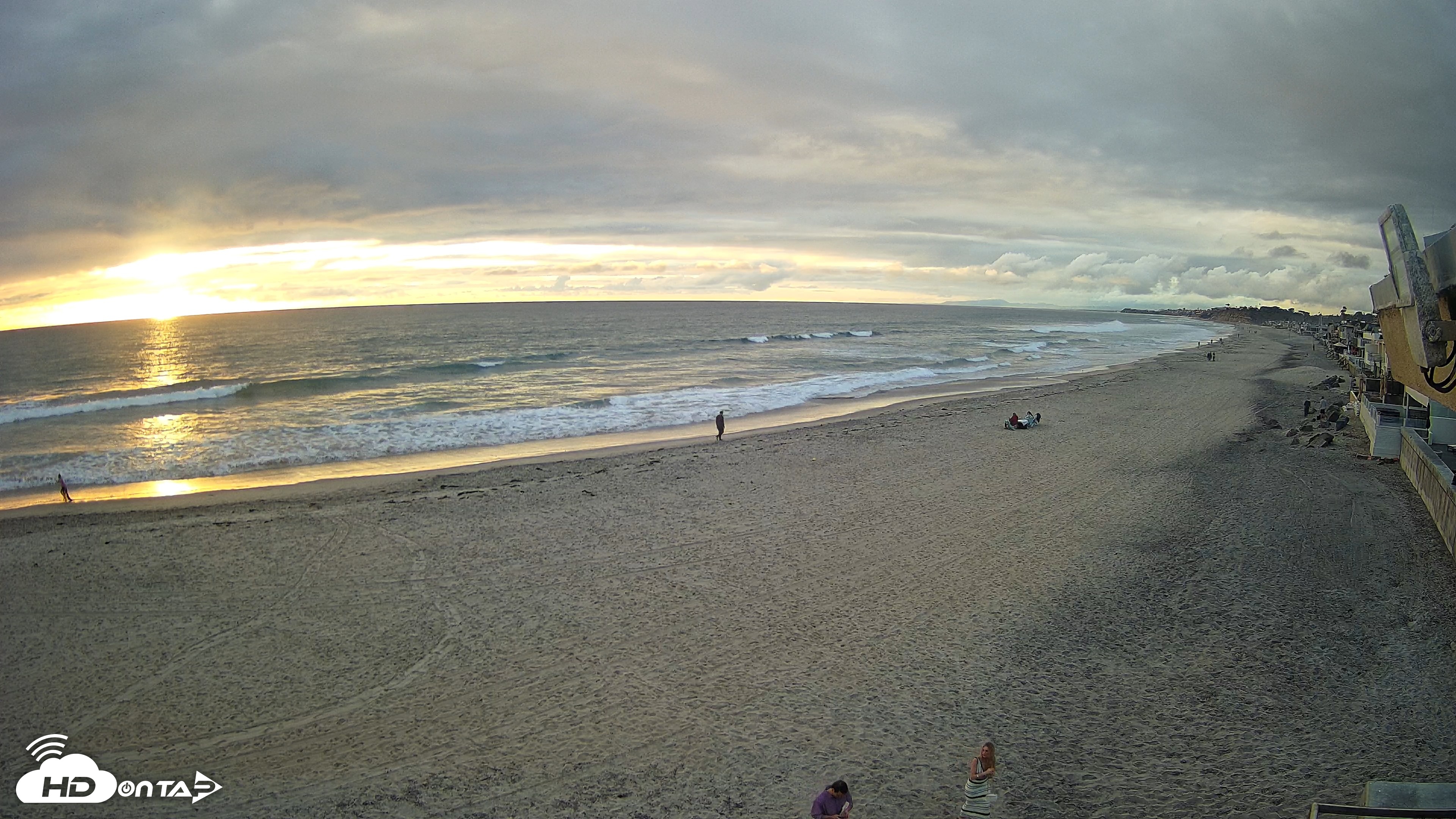 Snapshot of 17th St. Del Mar Beach - 4K NW View Live Cam taken Apr 12, 2026, 6:58pm PDT