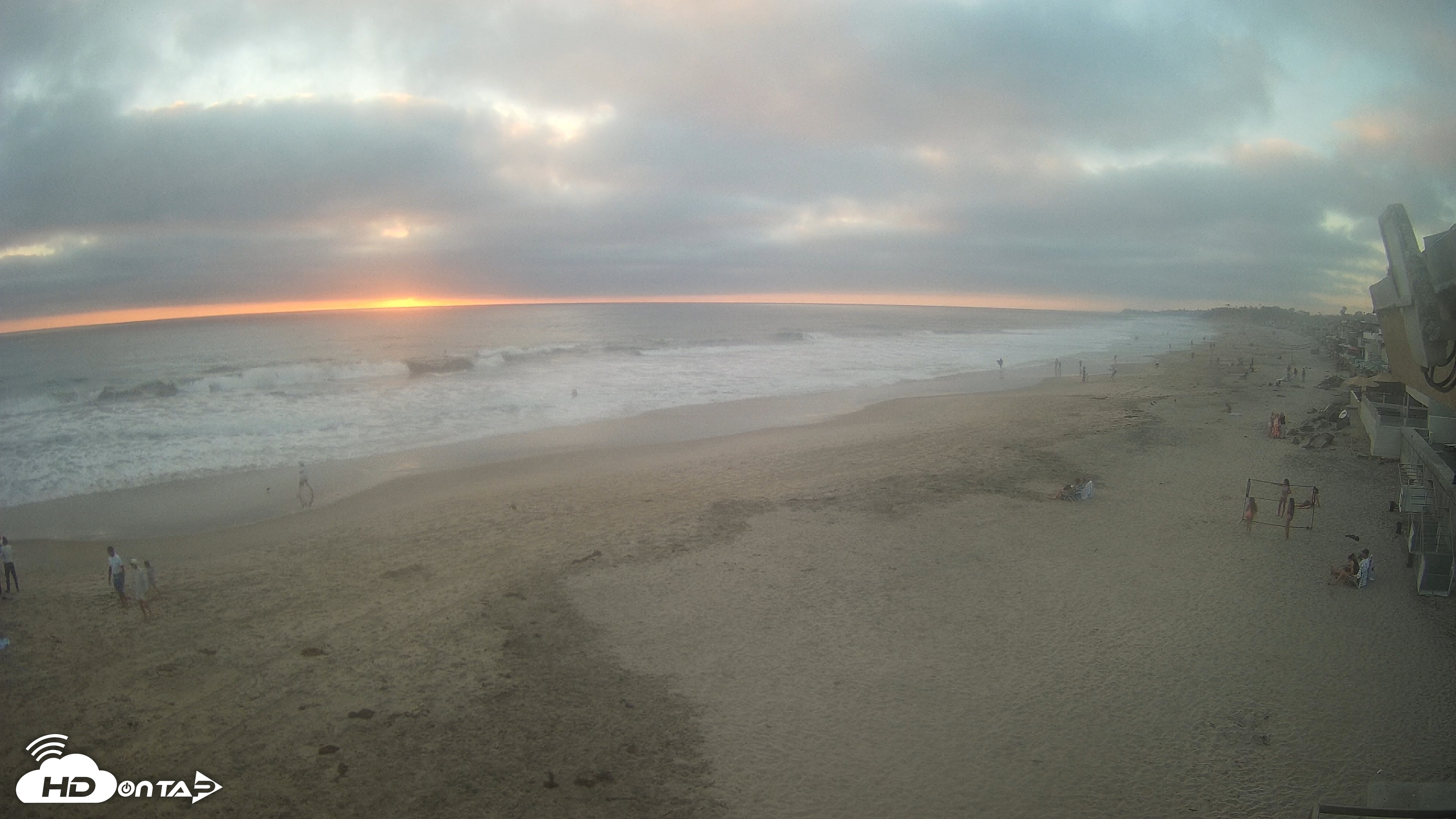 Snapshot of 17th St. Del Mar Beach - 4K NW View Live Cam taken Jul 7, 2026, 7:49pm PDT
