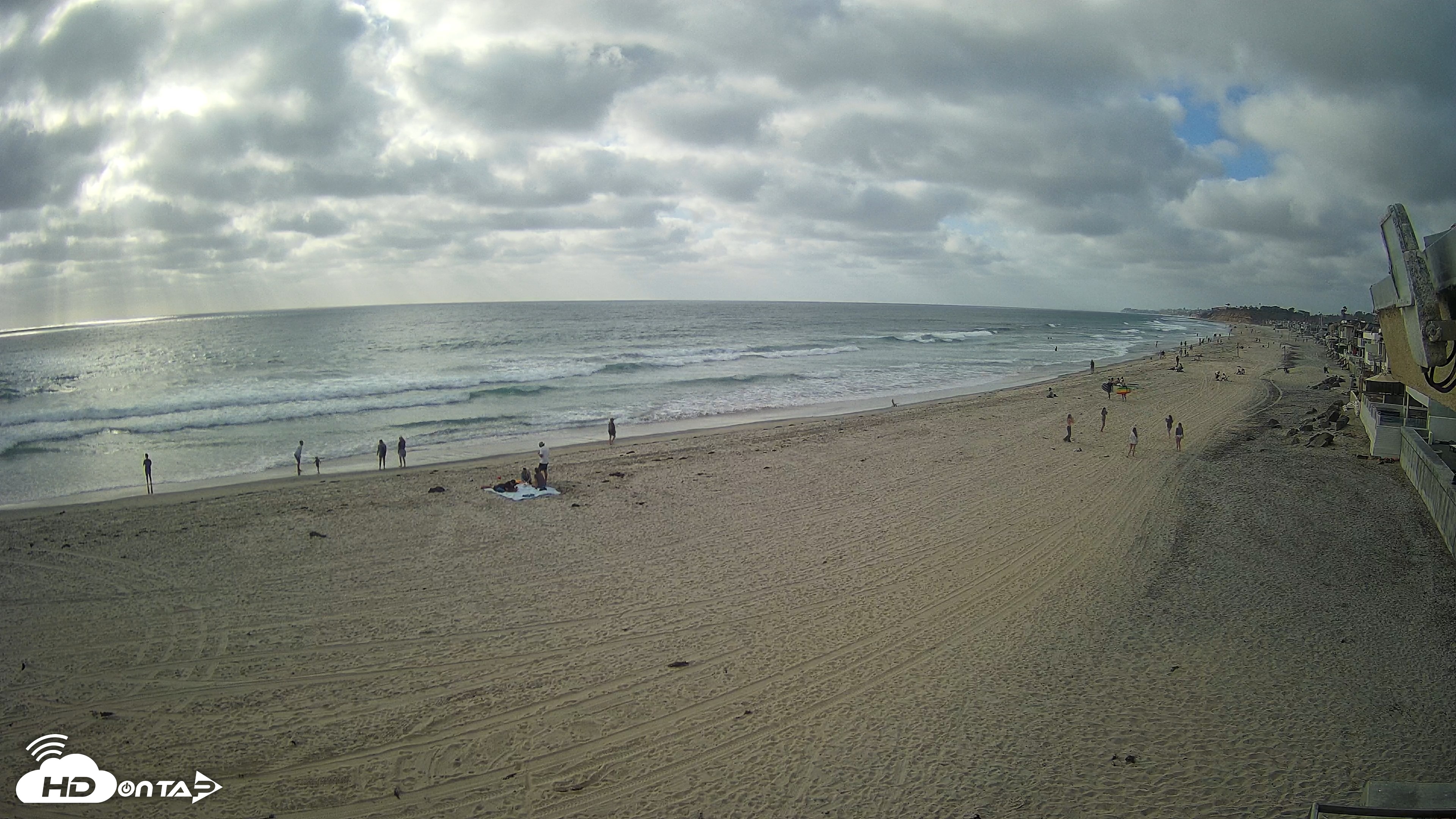 Snapshot of 17th St. Del Mar Beach - 4K NW View Live Cam taken Apr 24, 2026, 5:25pm PDT