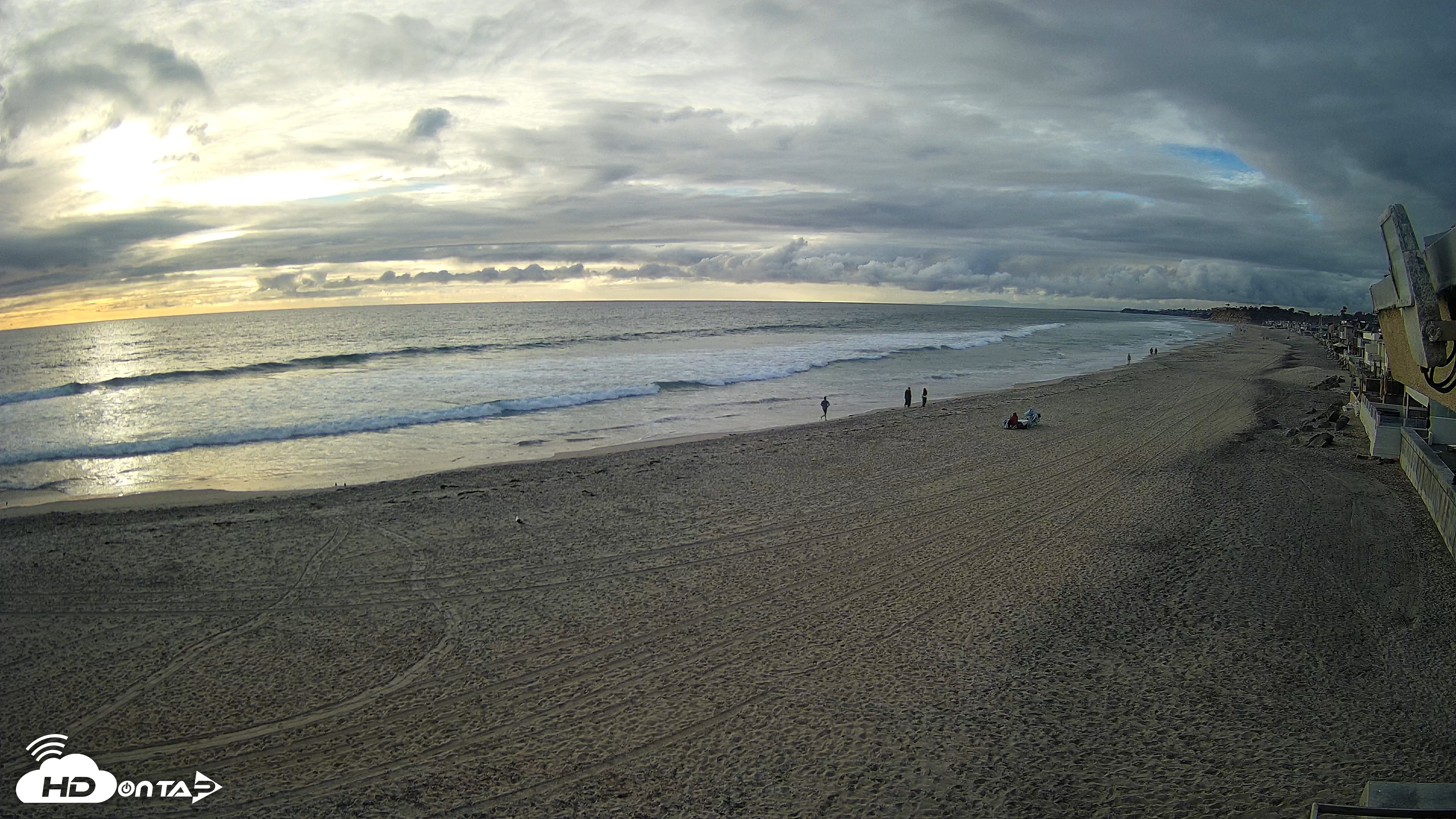 Snapshot of 17th St. Del Mar Beach - 4K NW View Live Cam taken Apr 12, 2026, 6:27pm PDT