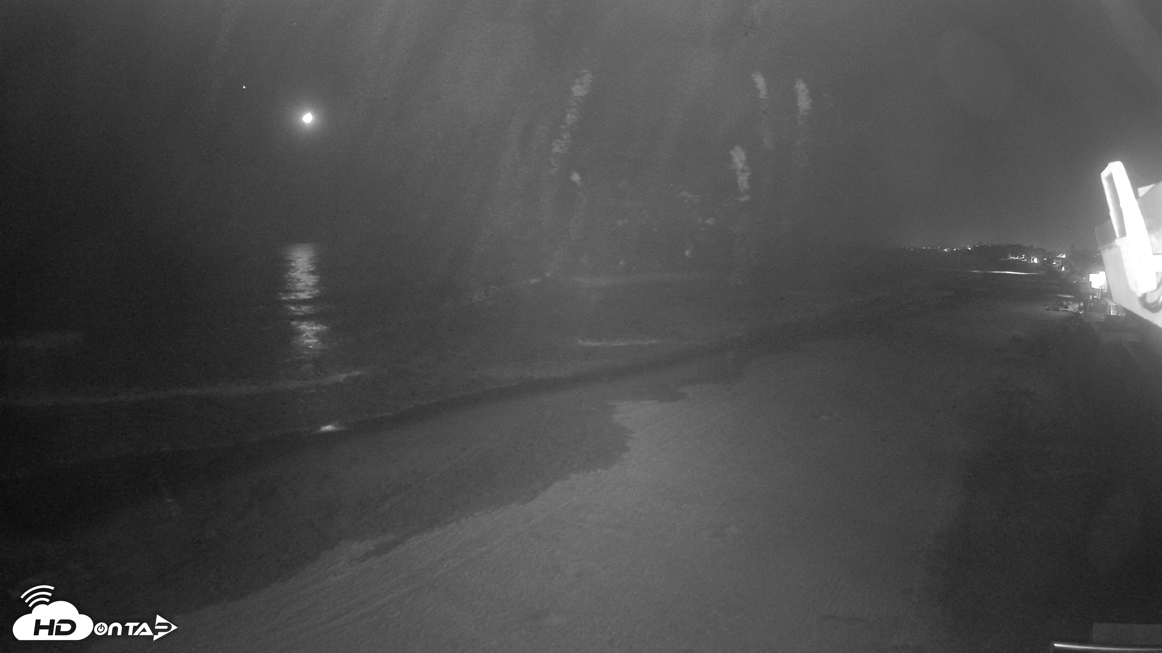 Snapshot of 17th St. Del Mar Beach - 4K NW View Live Cam taken May 19, 2026, 10:28pm PDT